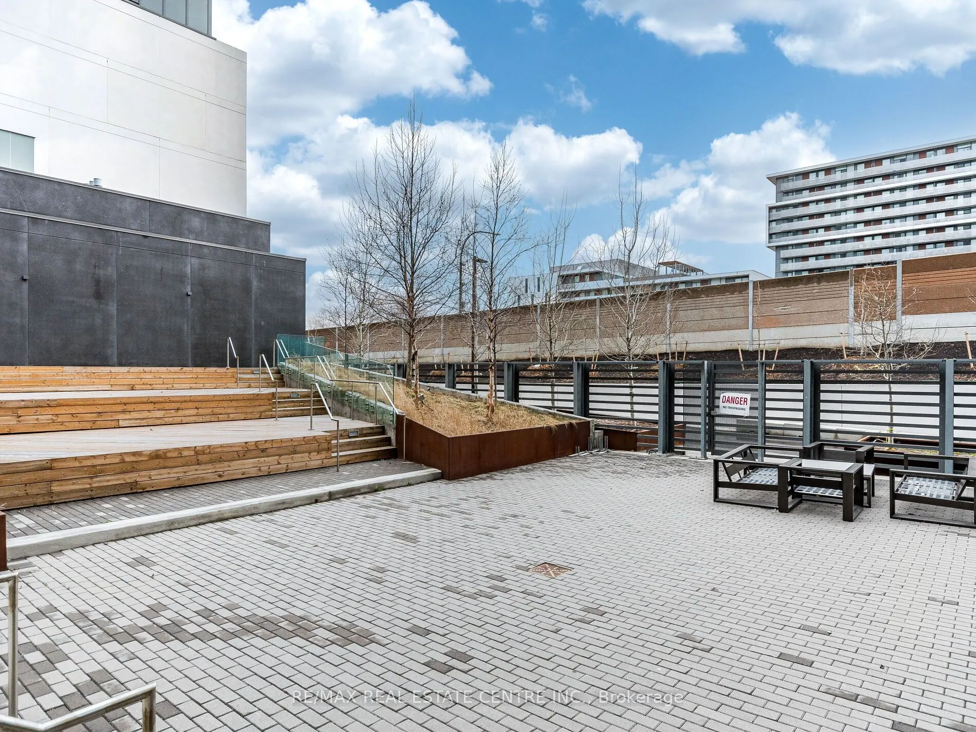 120 Varna Drive, #605