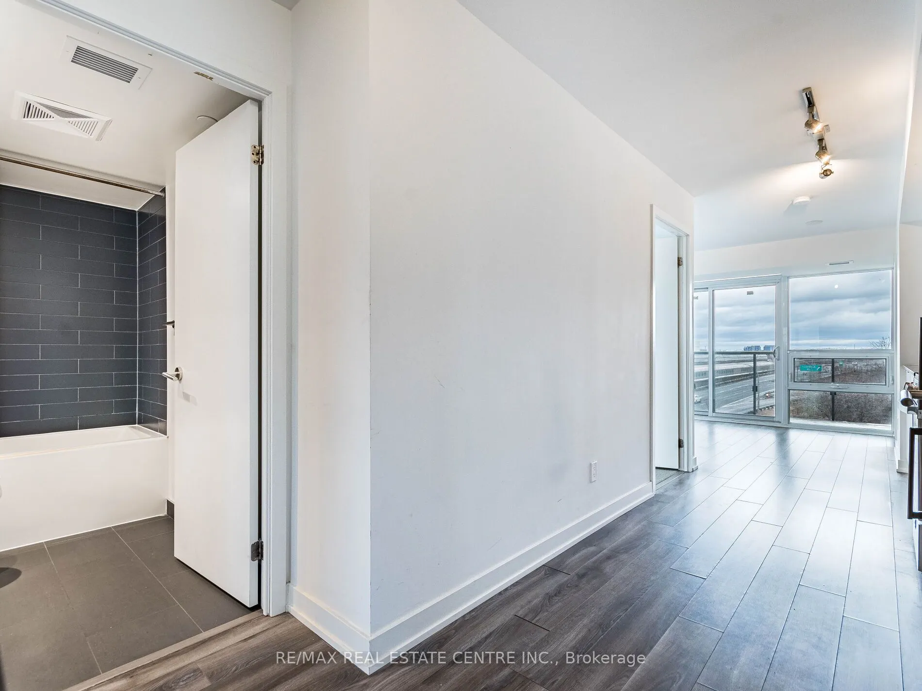 120 Varna Drive, #605