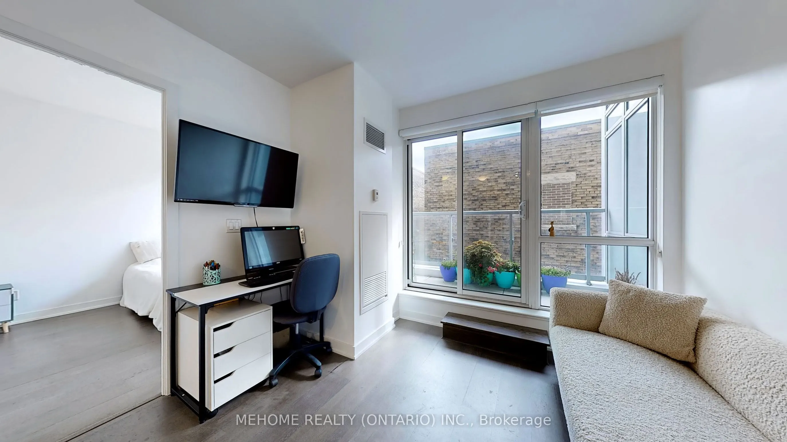 501 St. Clair Avenue W, #204