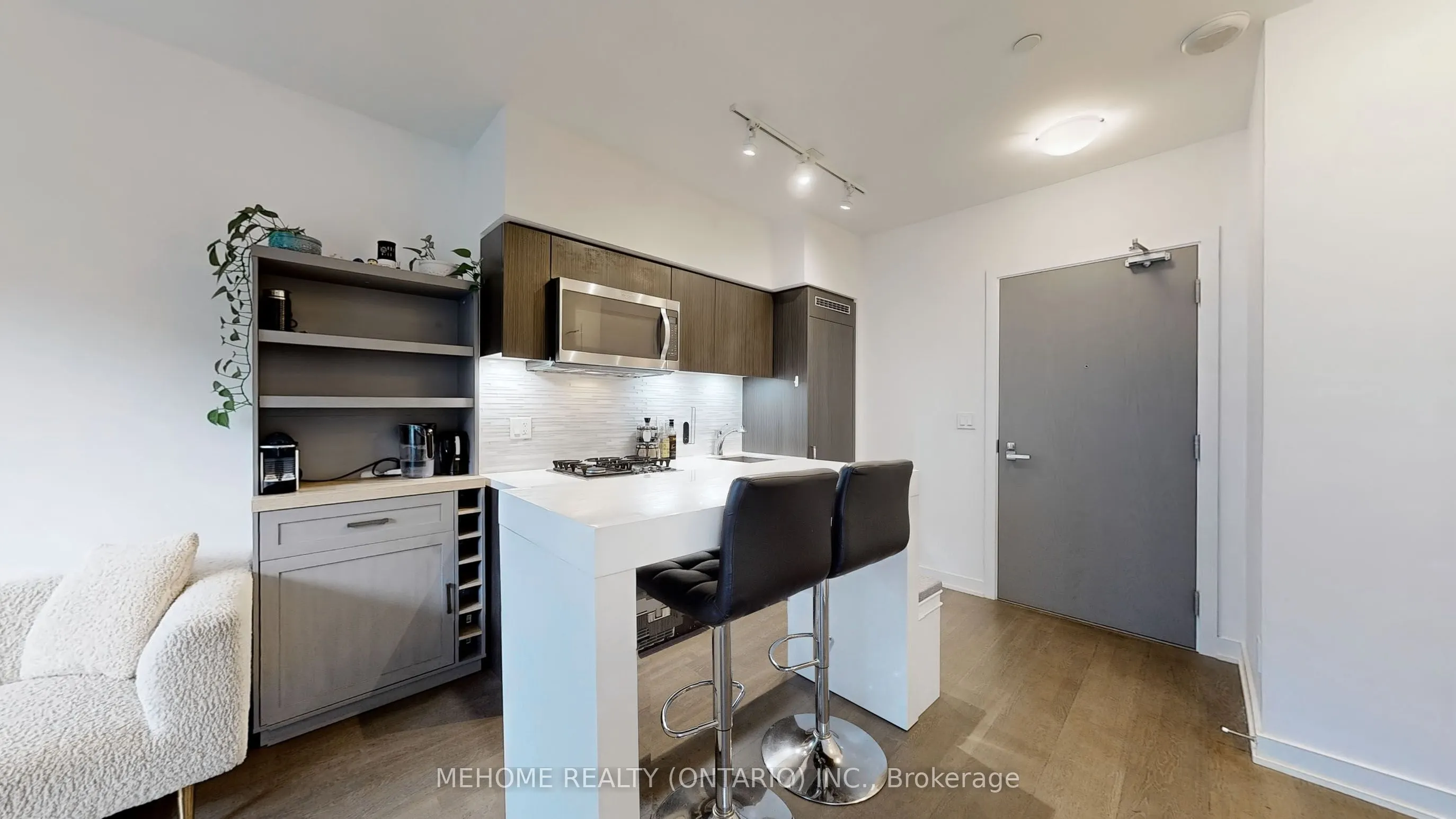 501 St. Clair Avenue W, #204