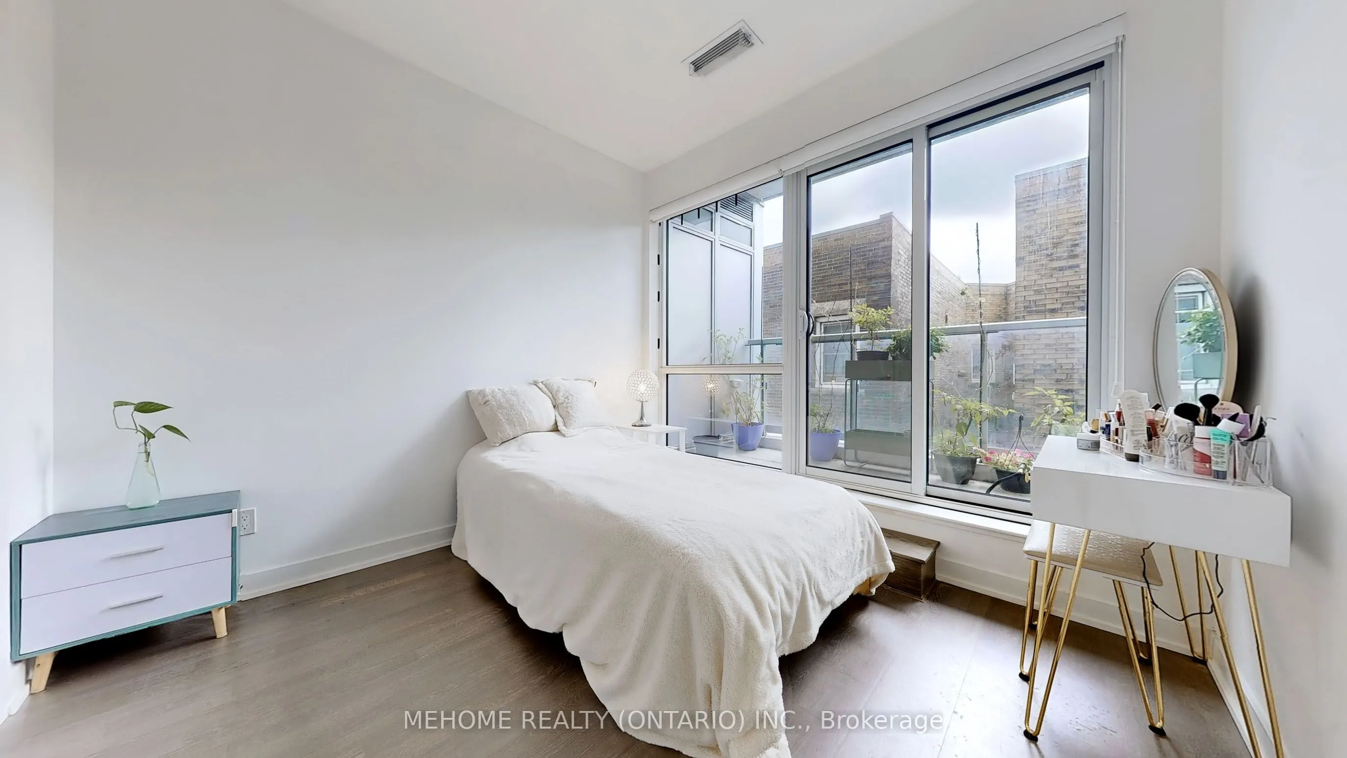 501 St. Clair Avenue W, #204