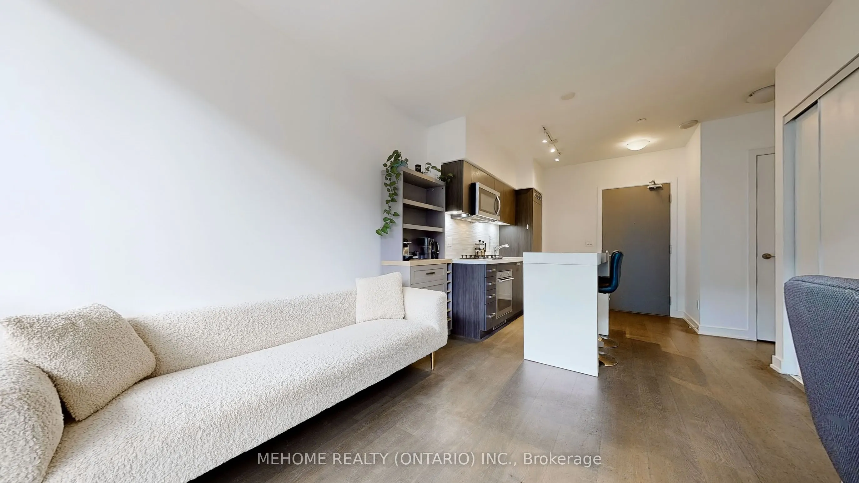 501 St. Clair Avenue W, #204