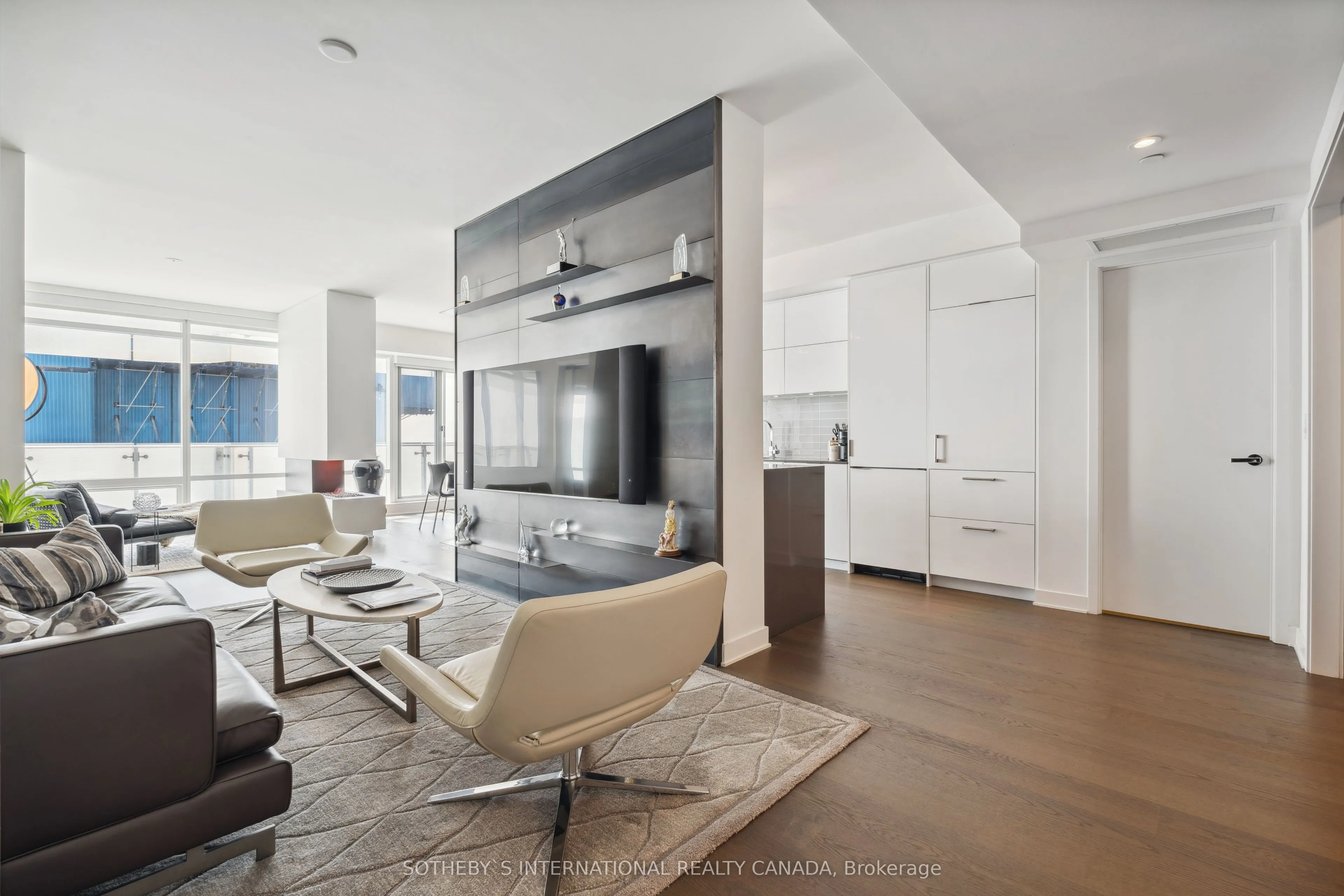 1 Bloor Street E #6805