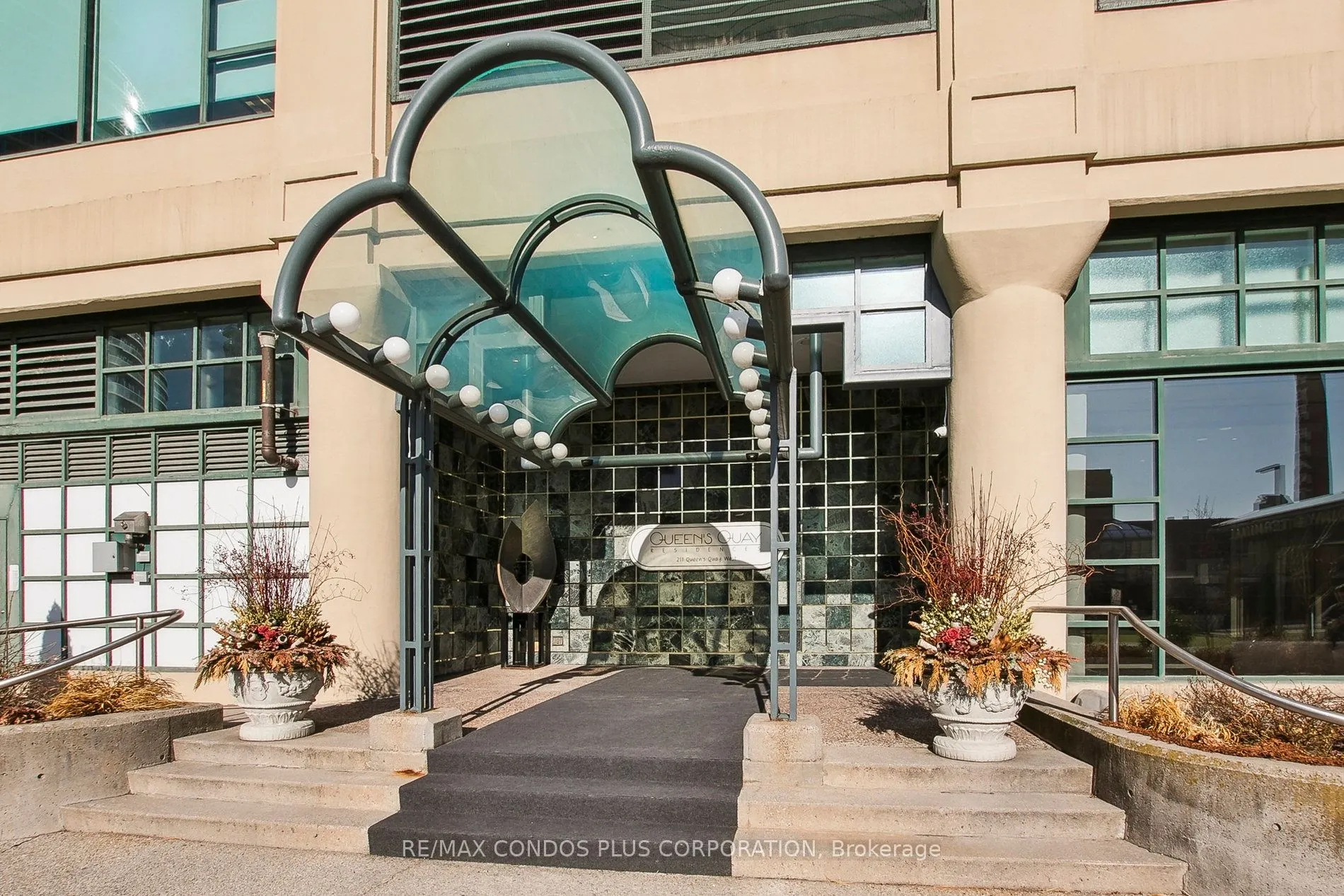 211 Queens Quay W, #1013