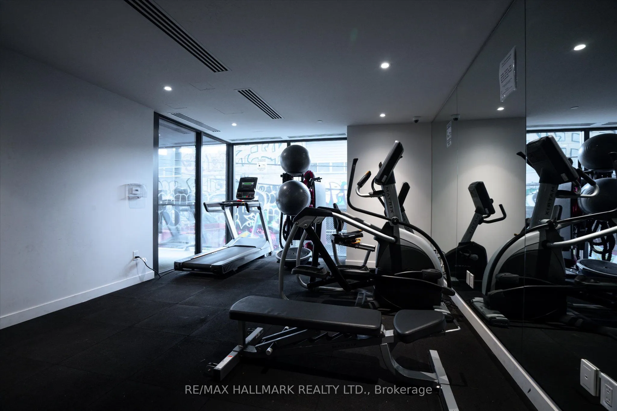 458 Richmond Street W, #204