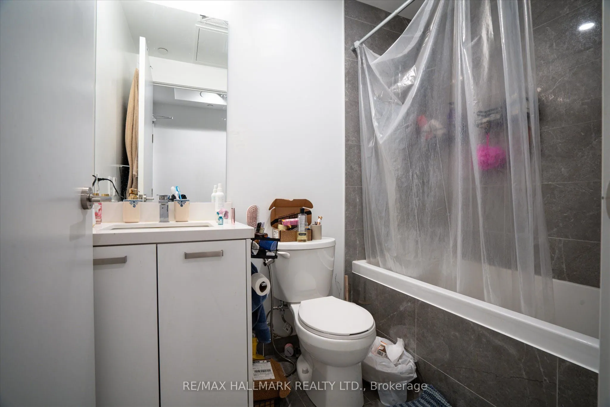 458 Richmond Street W, #204