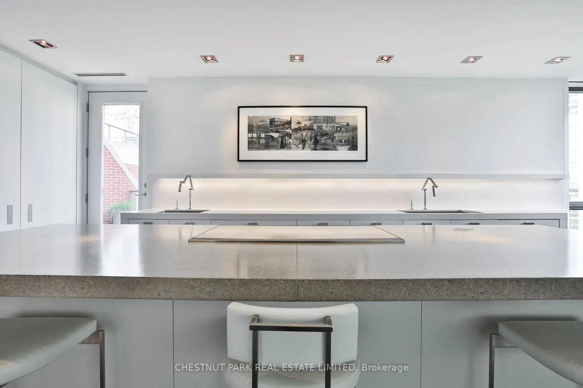33 Jackes Avenue, #902