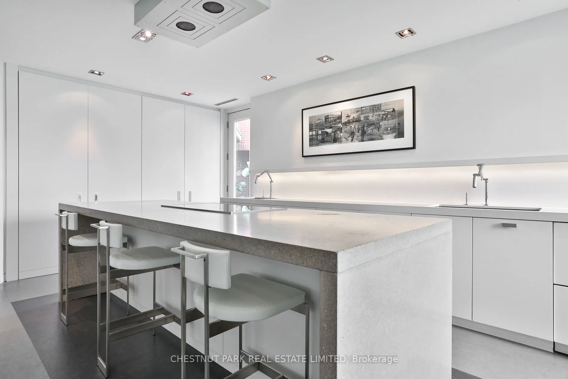 33 Jackes Avenue, #902