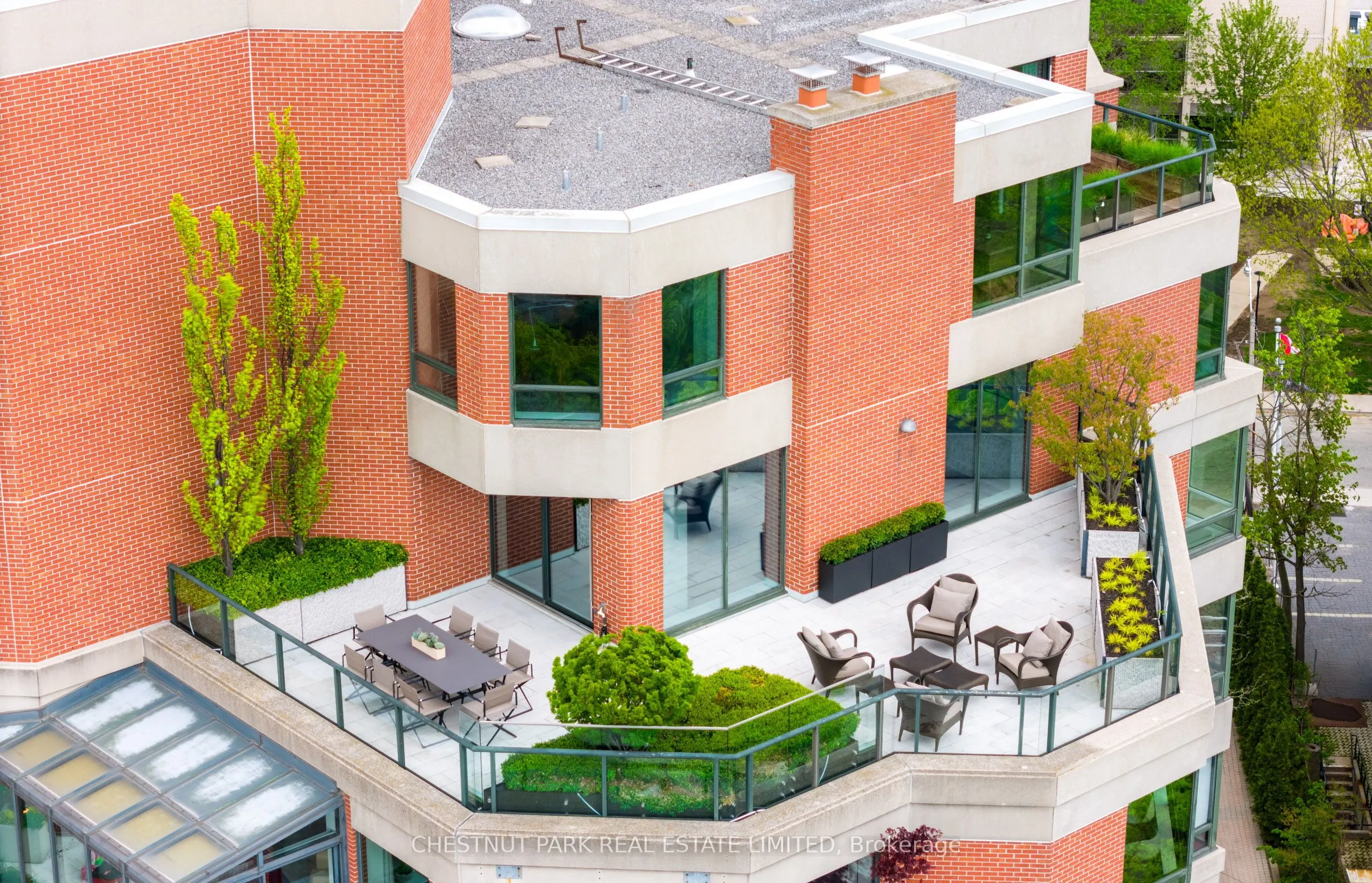 33 Jackes Avenue, #902