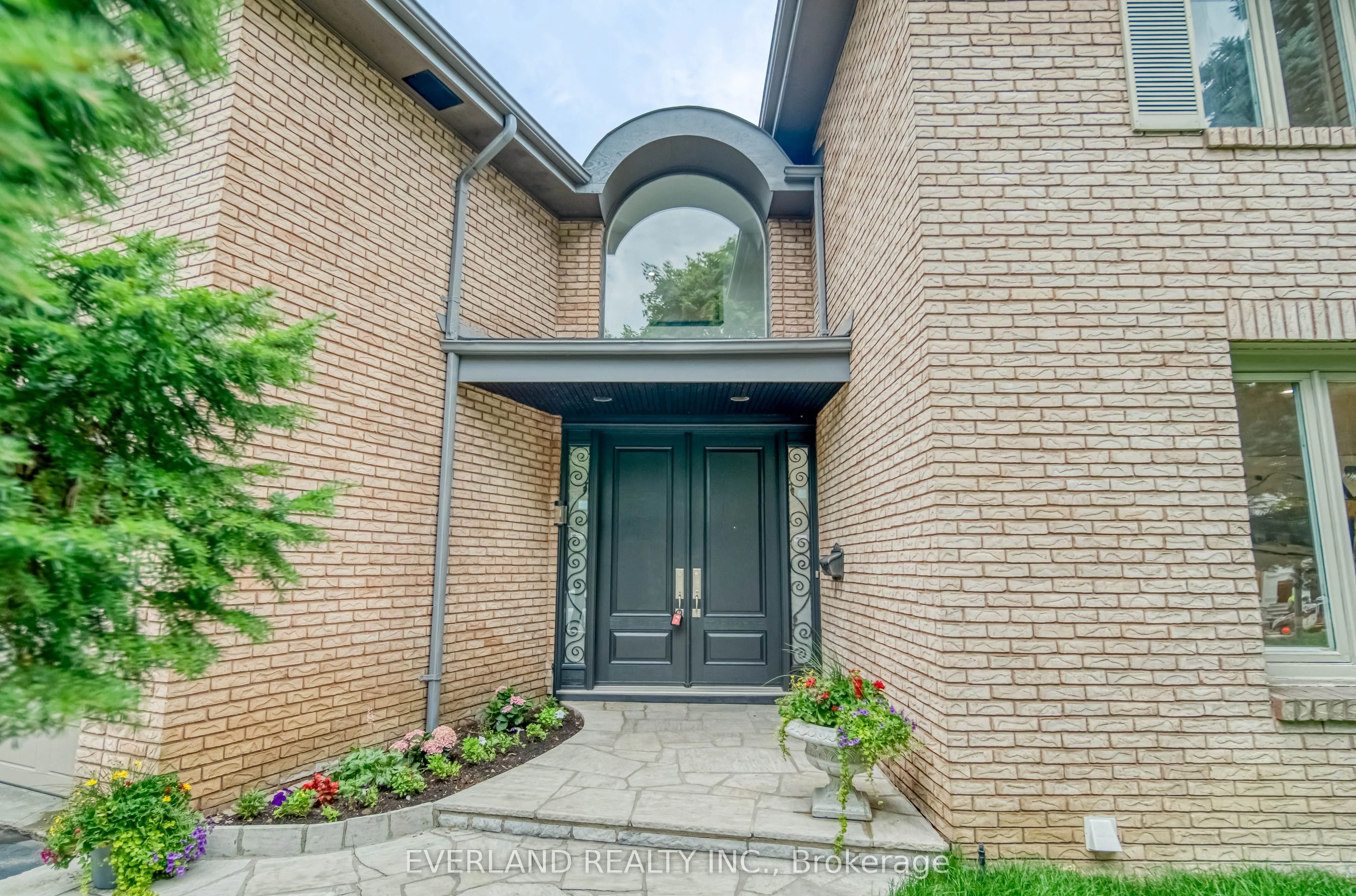 8 Elliotwood Court