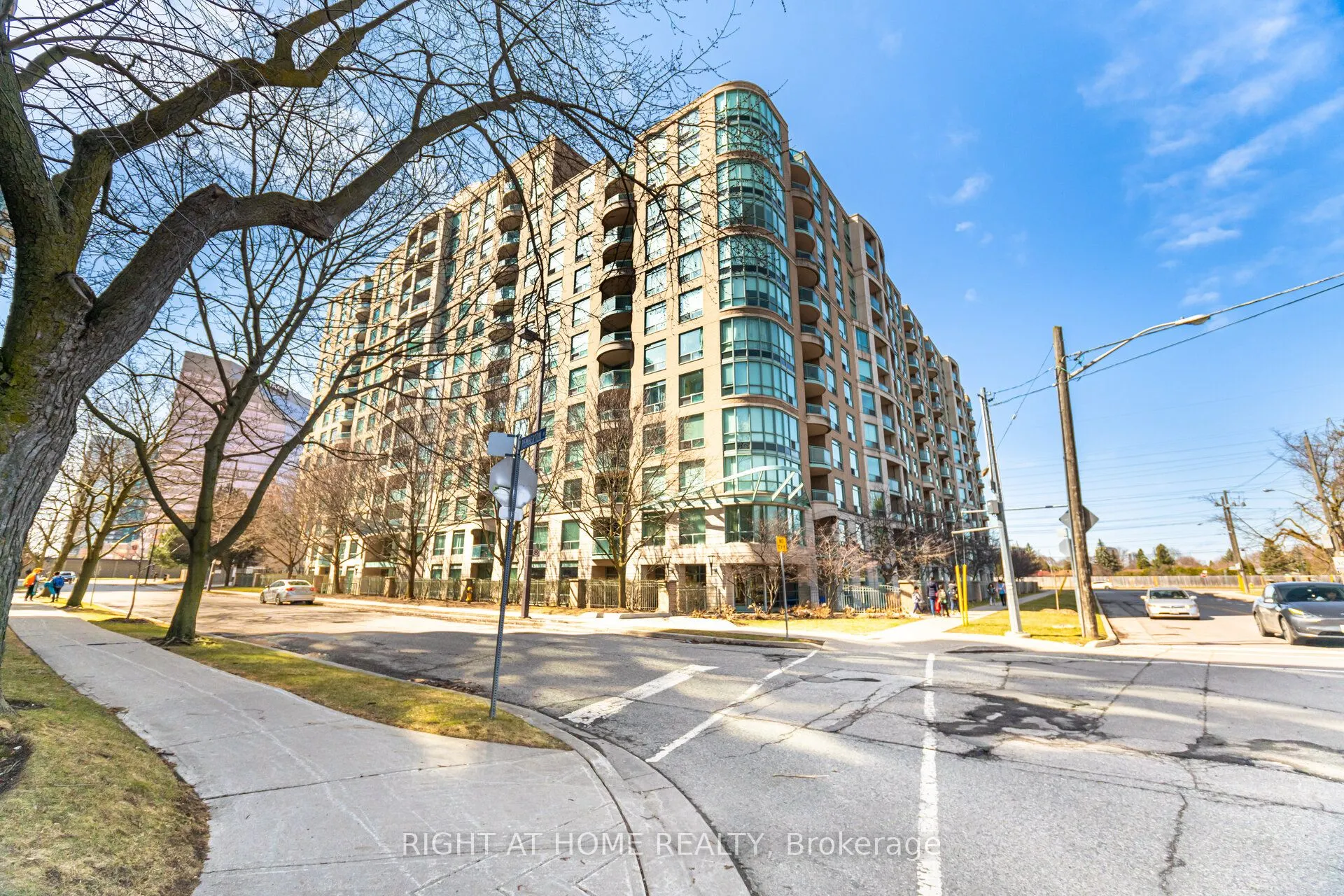 8 Pemberton Avenue, #LPH09