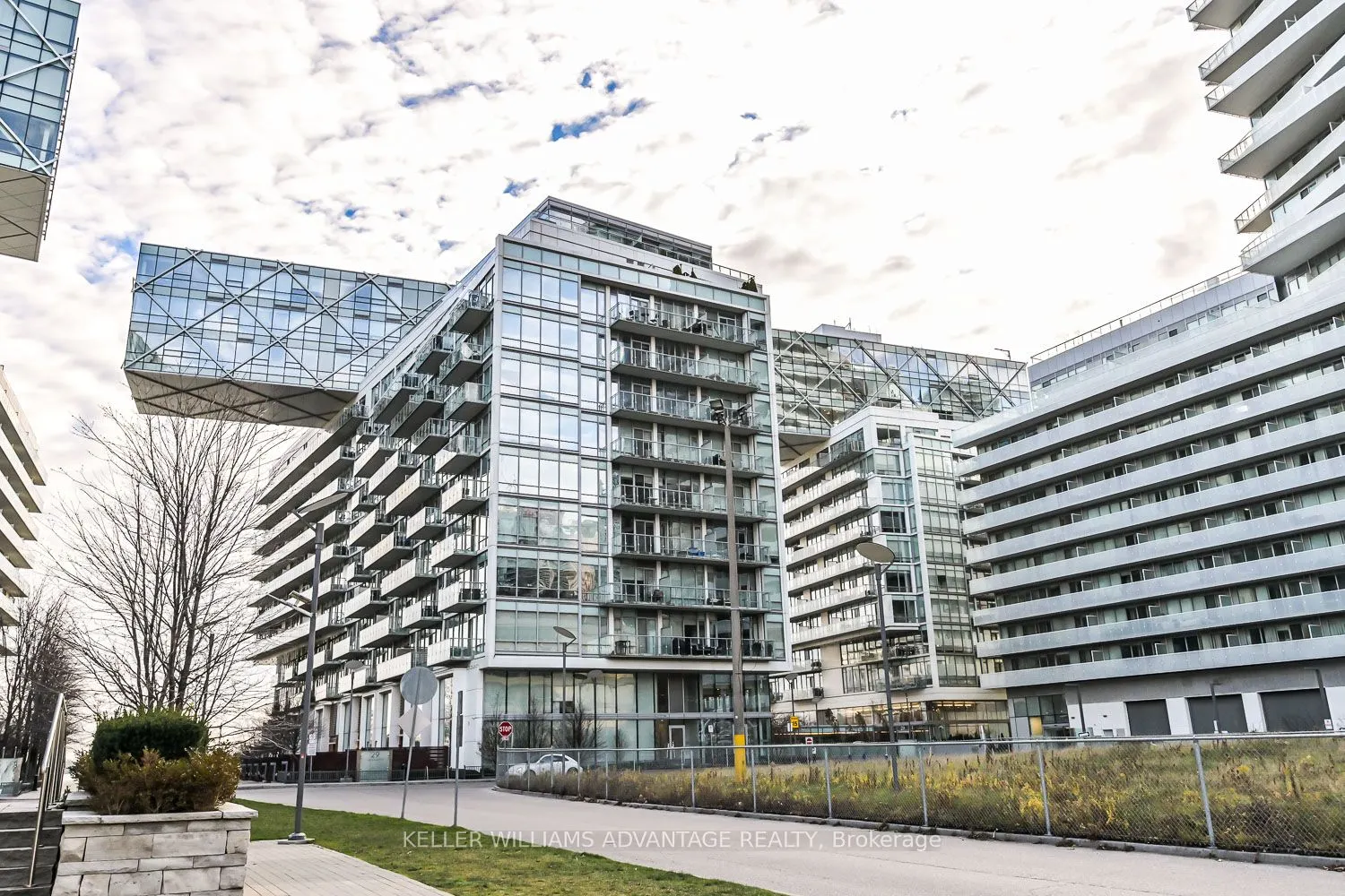 29 Queens Quay E, #616