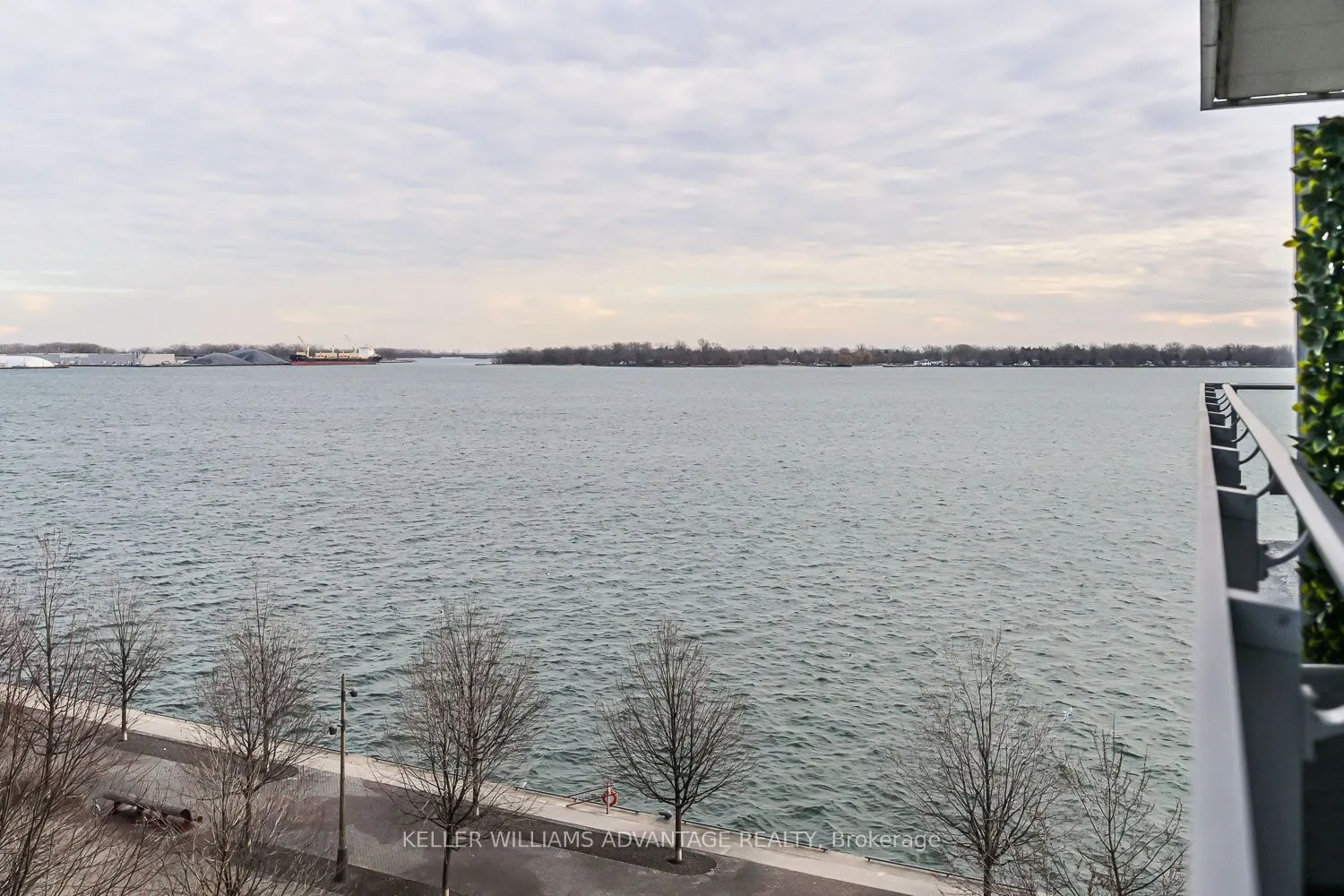29 Queens Quay E, #616