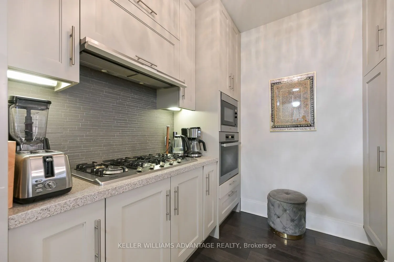29 Queens Quay E, #616