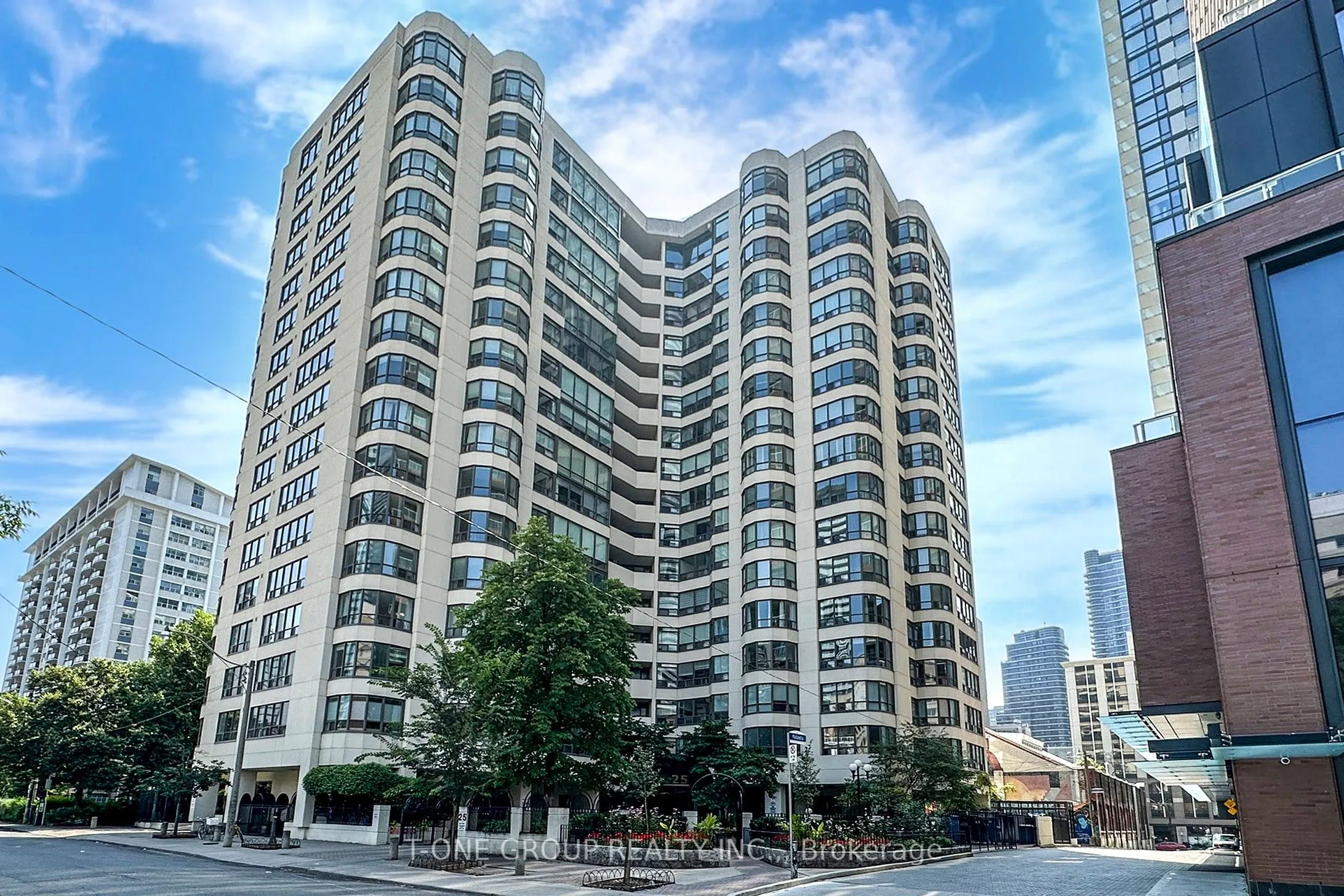 25 Maitland Street, #1212