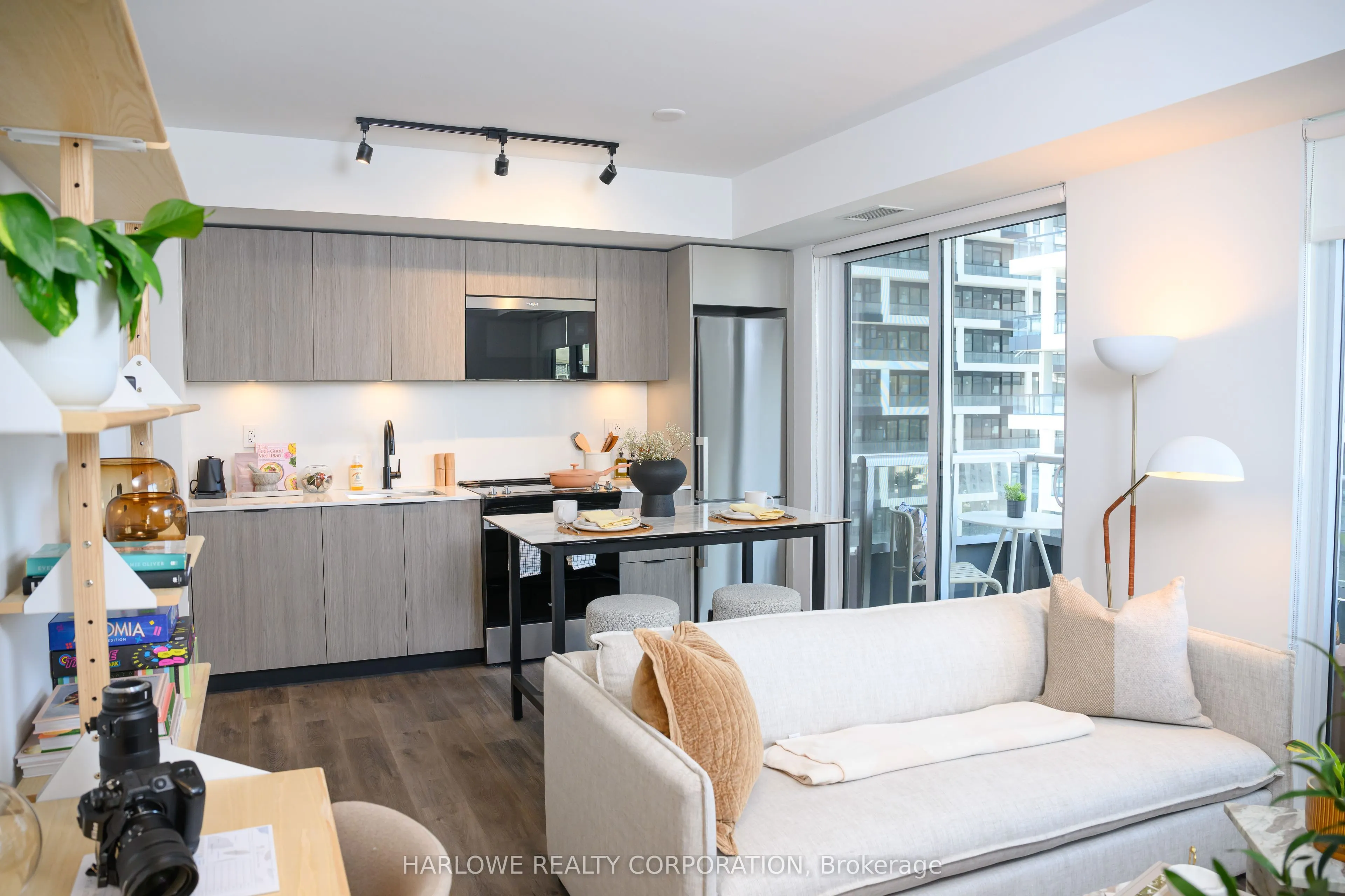 73 Broadway Avenue, #1107