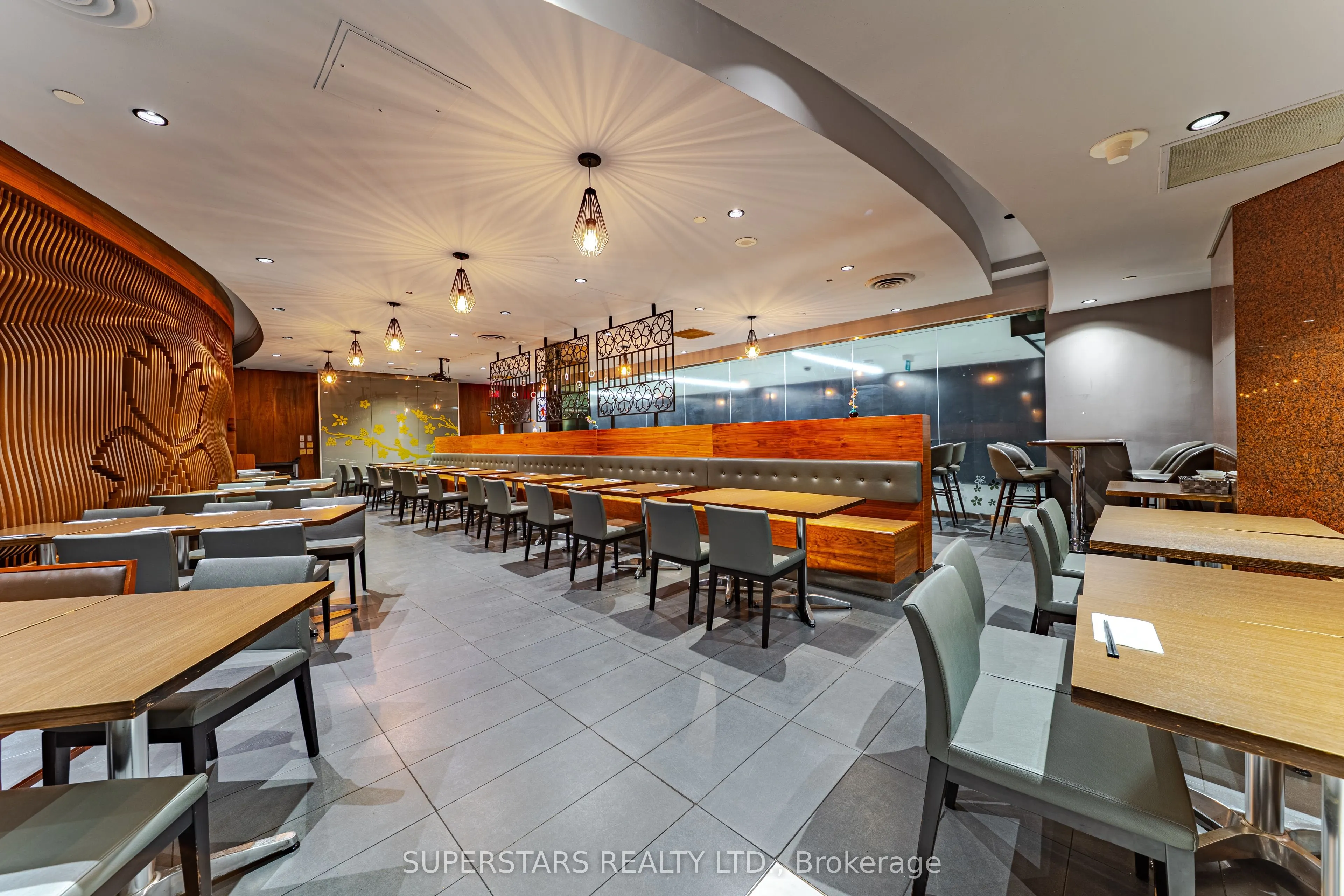 40 King Street W, #105