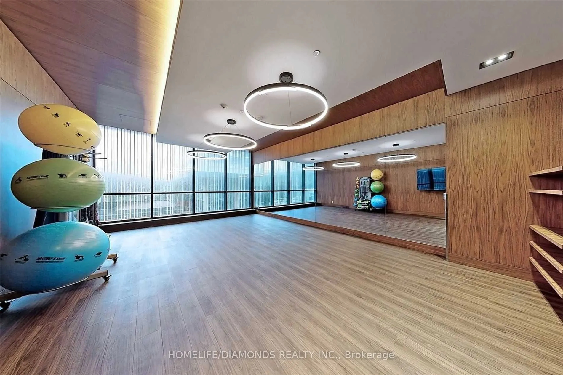 19 BATHURST Street, #816