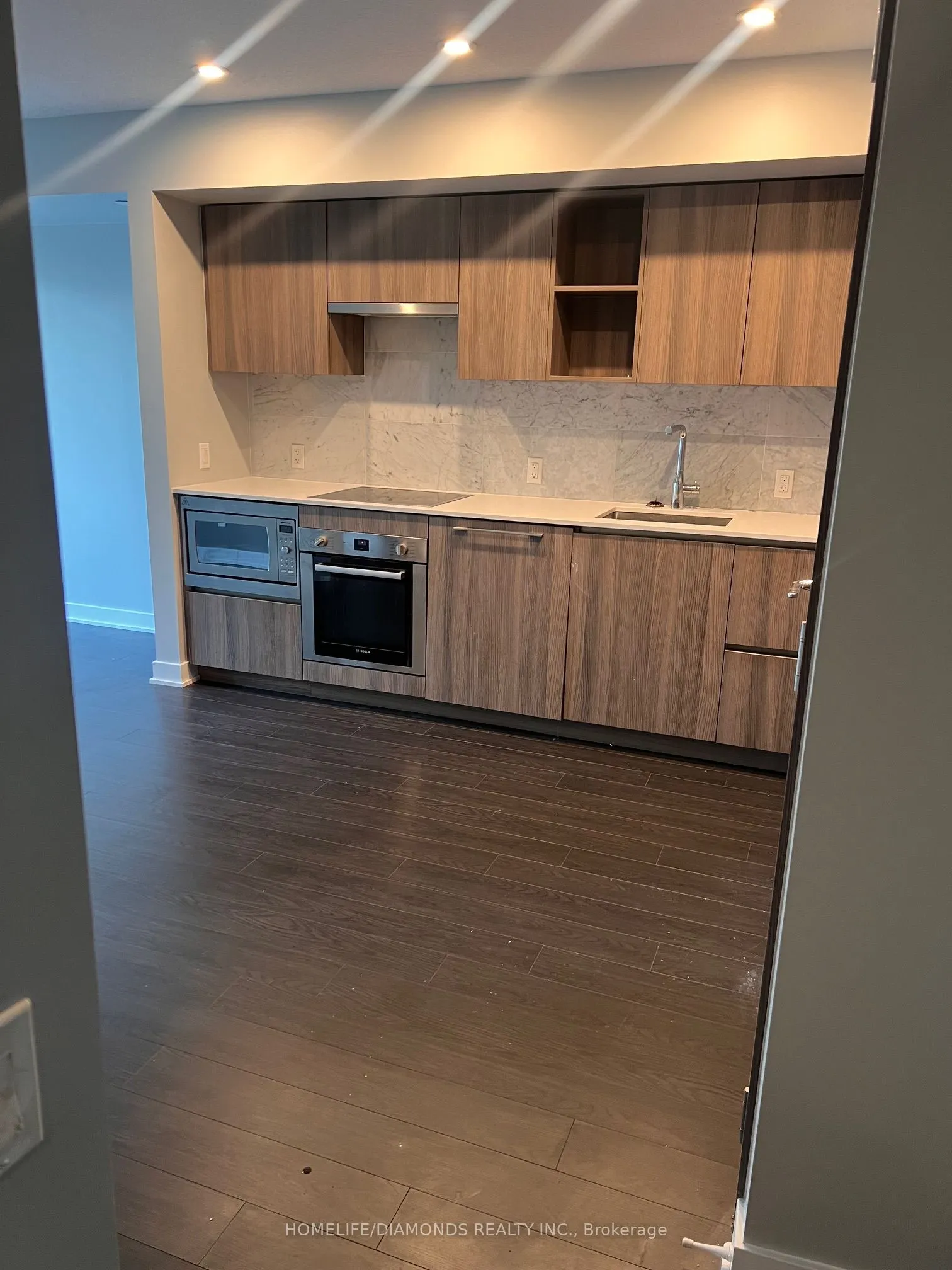19 BATHURST Street, #816
