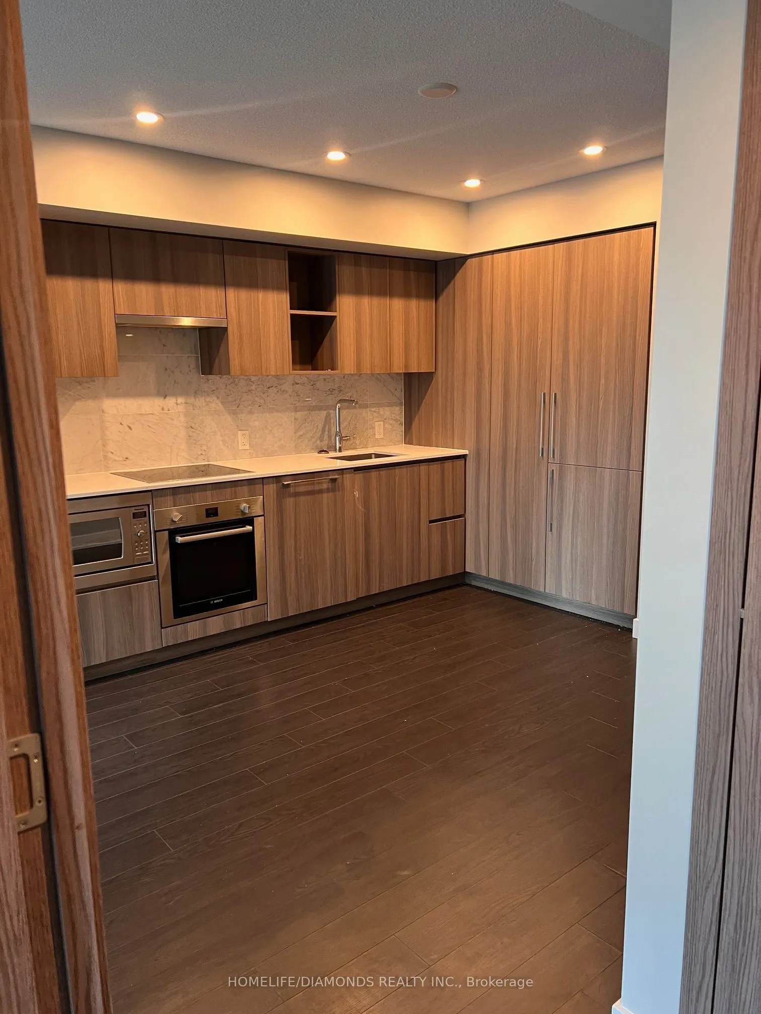 19 BATHURST Street, #816