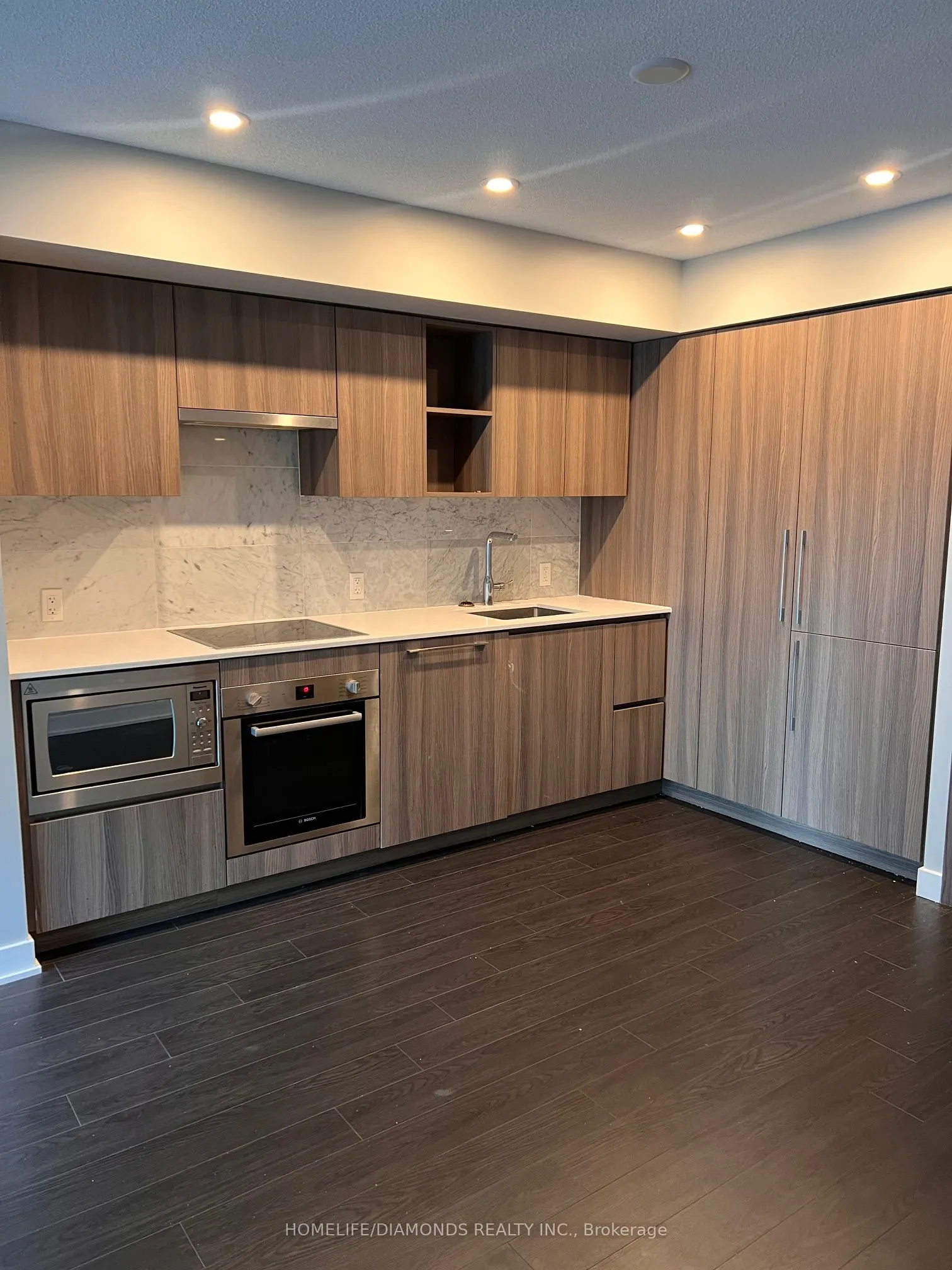 19 BATHURST Street, #816