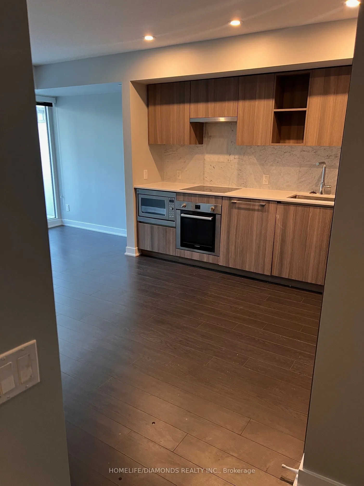 19 BATHURST Street, #816