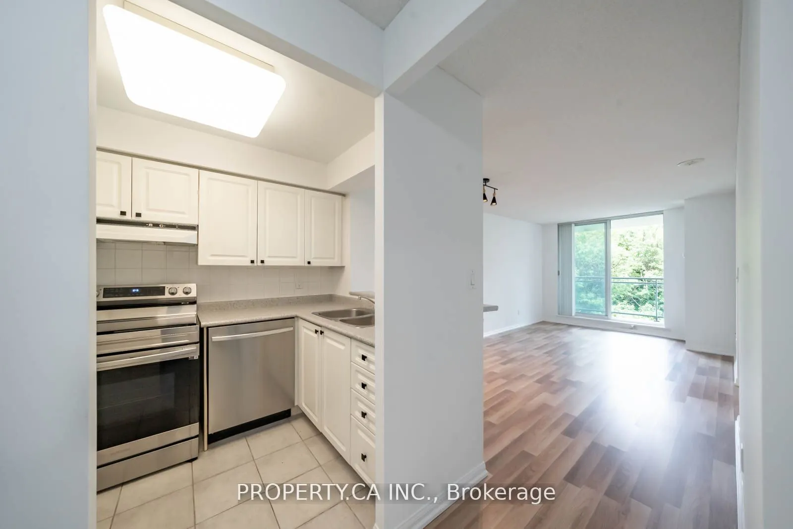 398 Eglinton Avenue E, #603