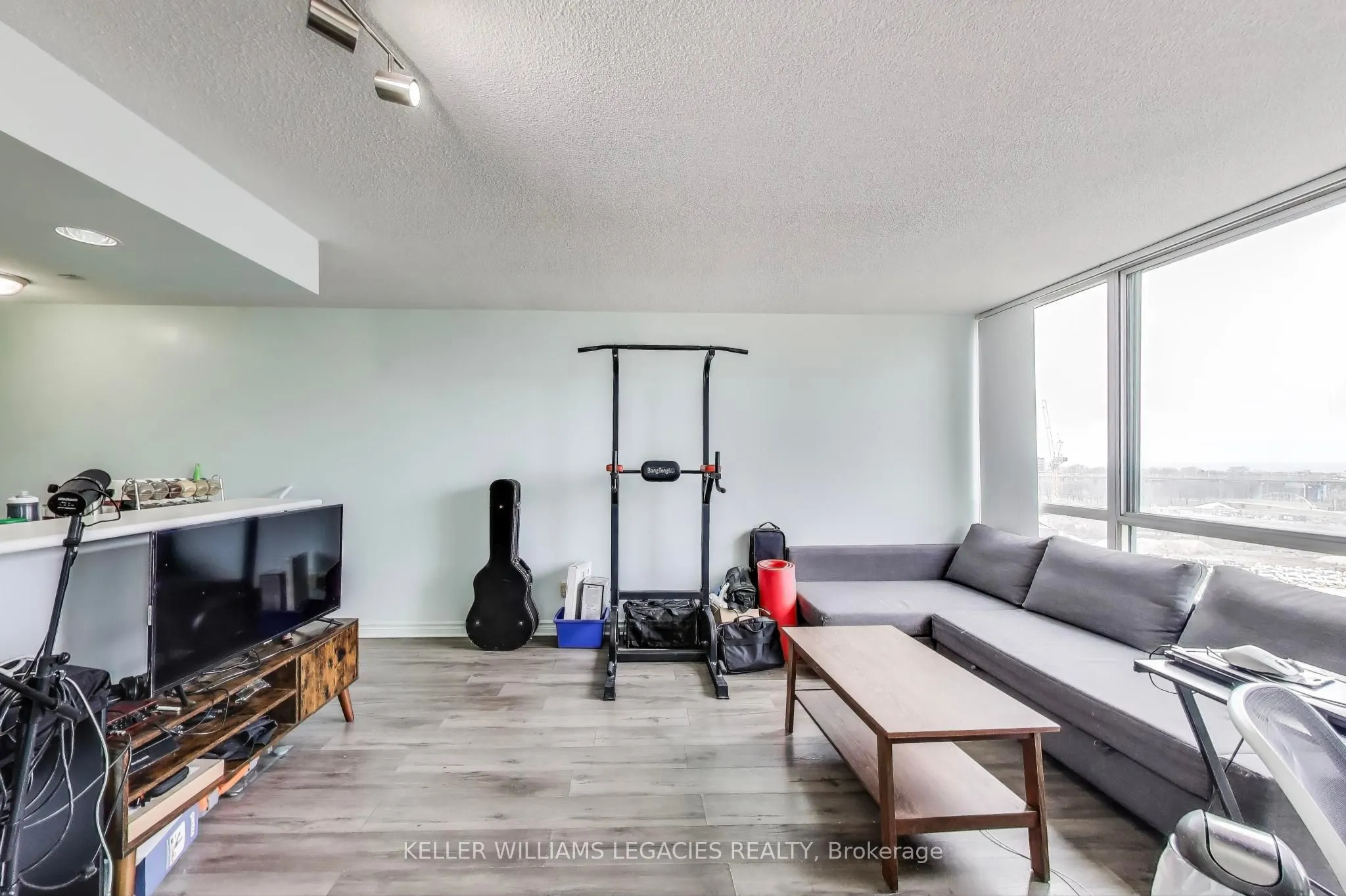 801 King Street W, #907