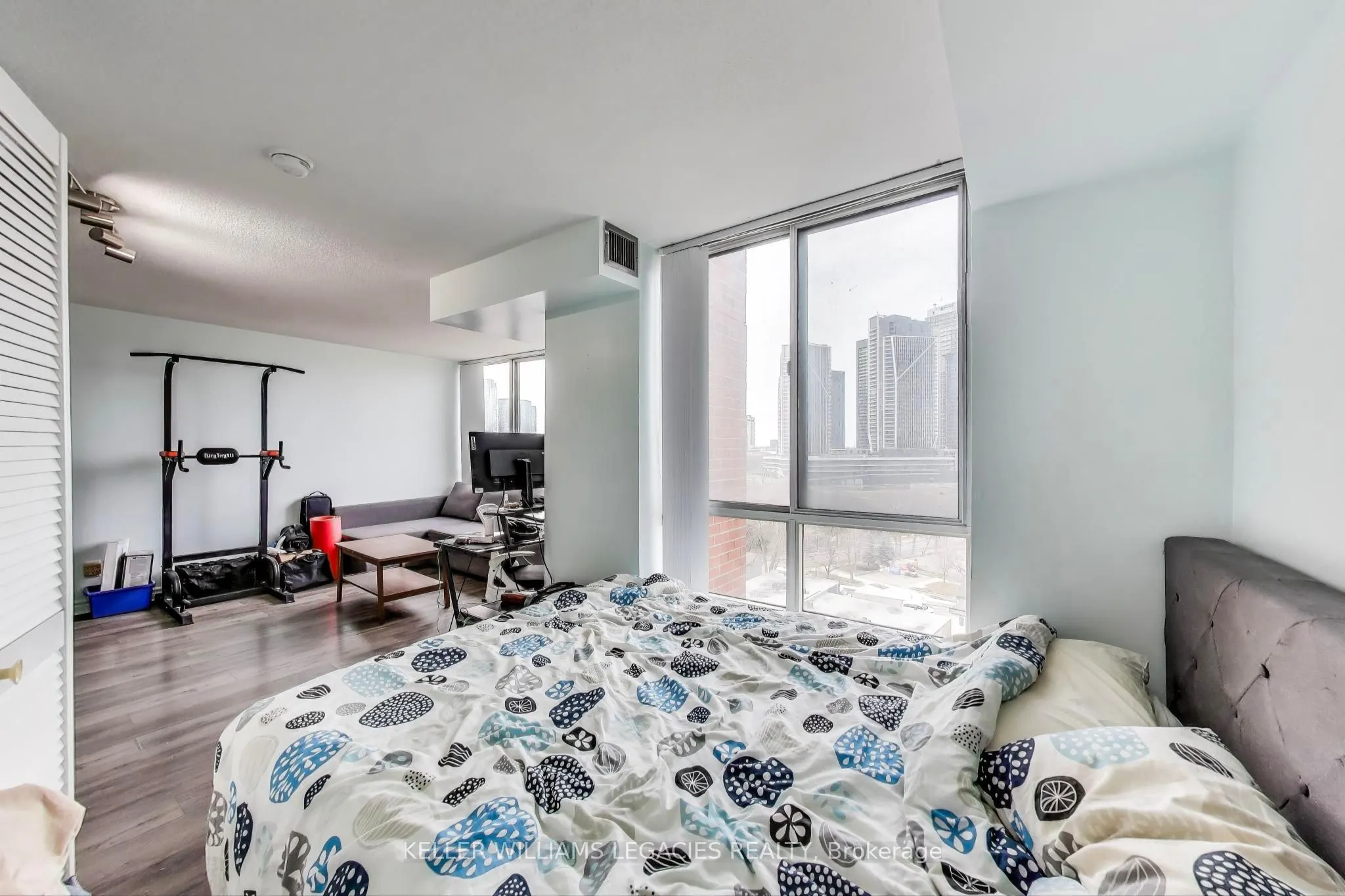 801 King Street W, #907