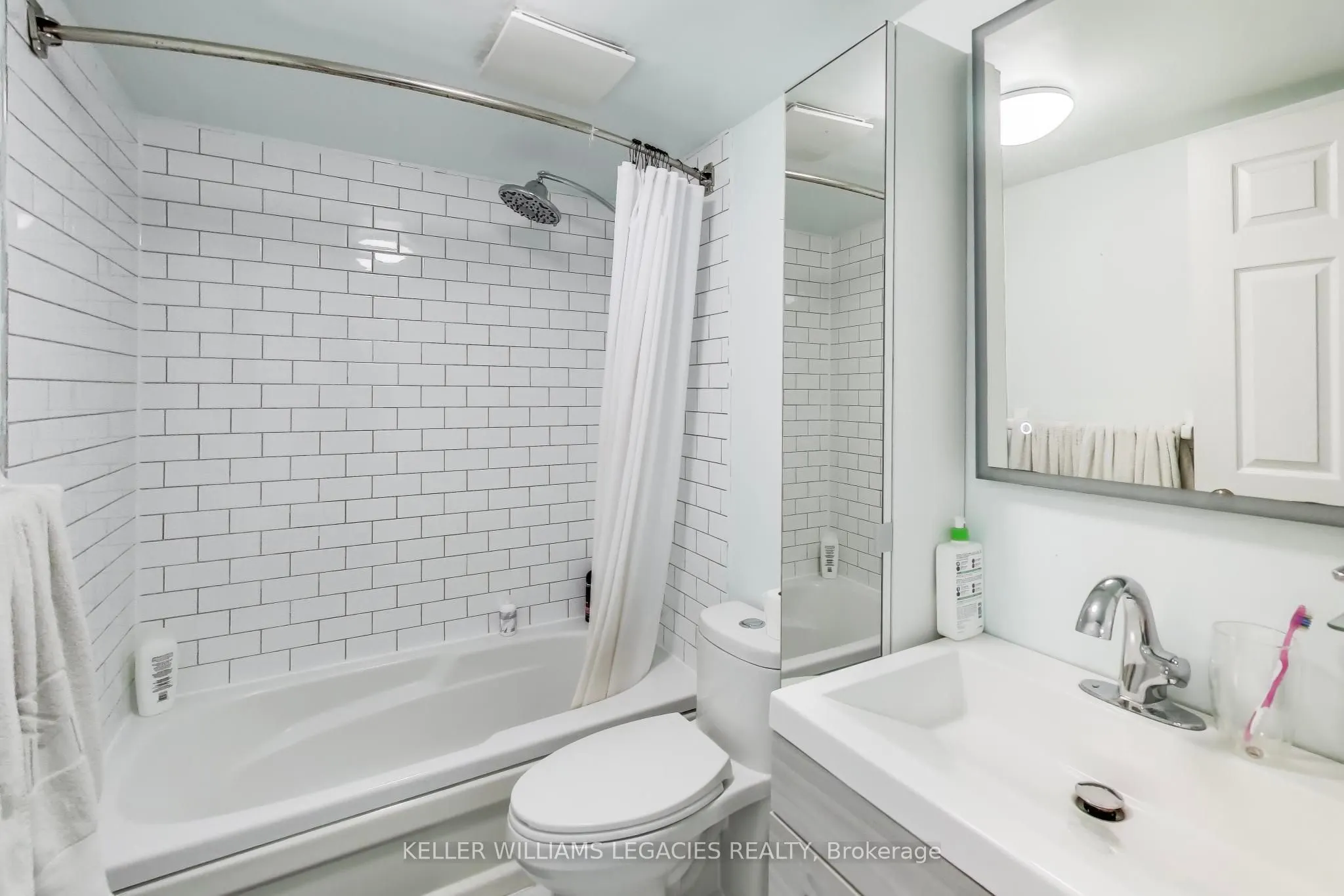 801 King Street W, #907