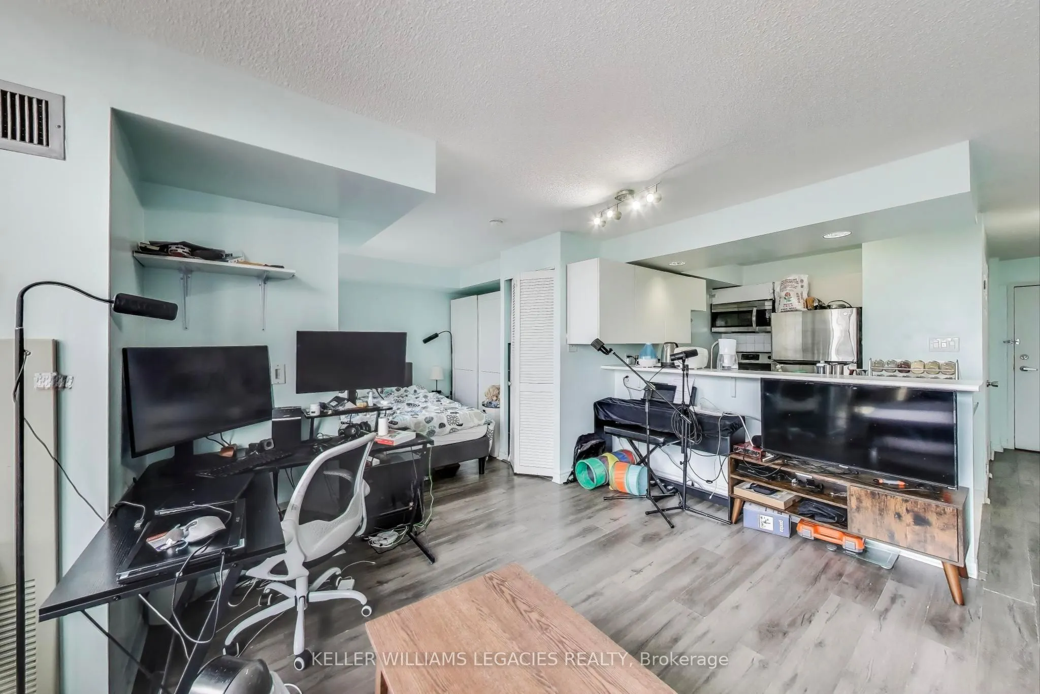 801 King Street W, #907