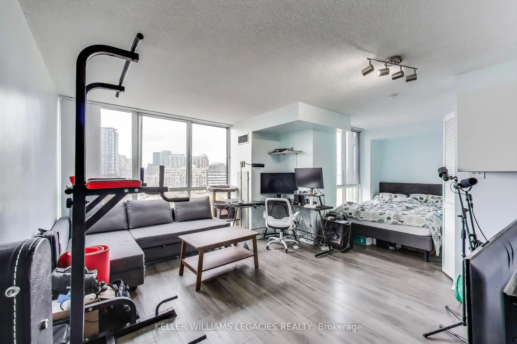 801 King Street W, #907