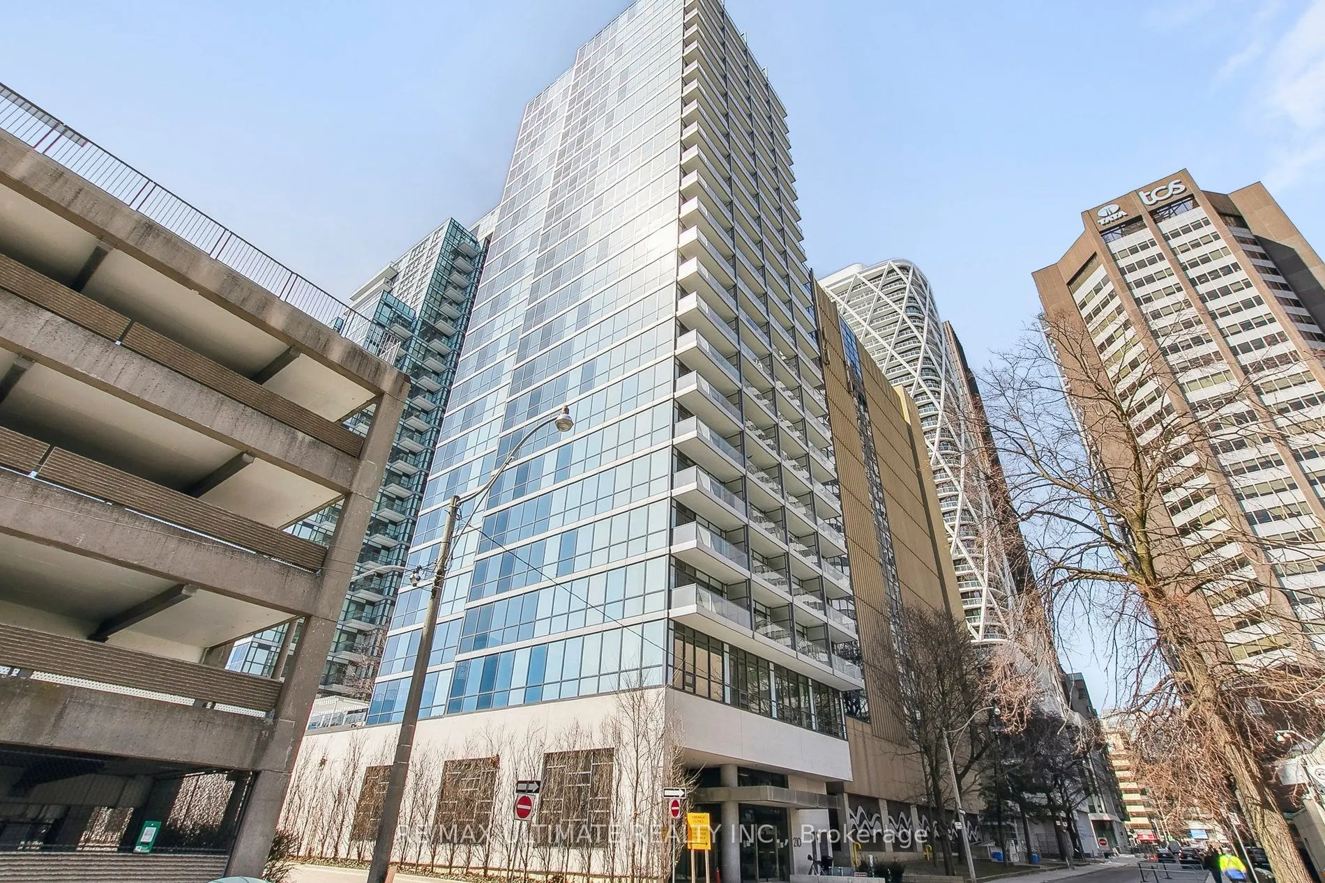 210 Simcoe Street, #611