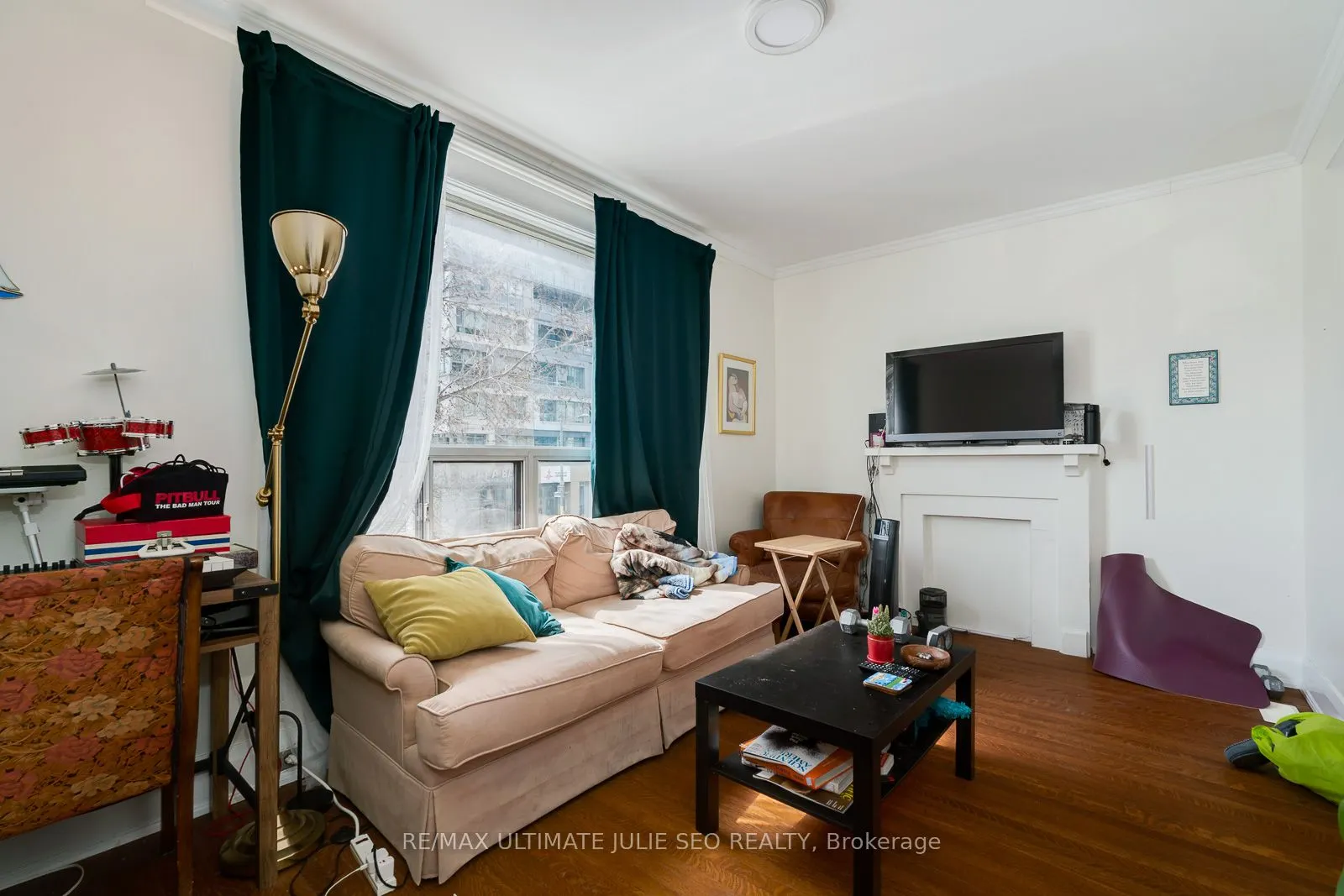 832 St Clair Avenue W