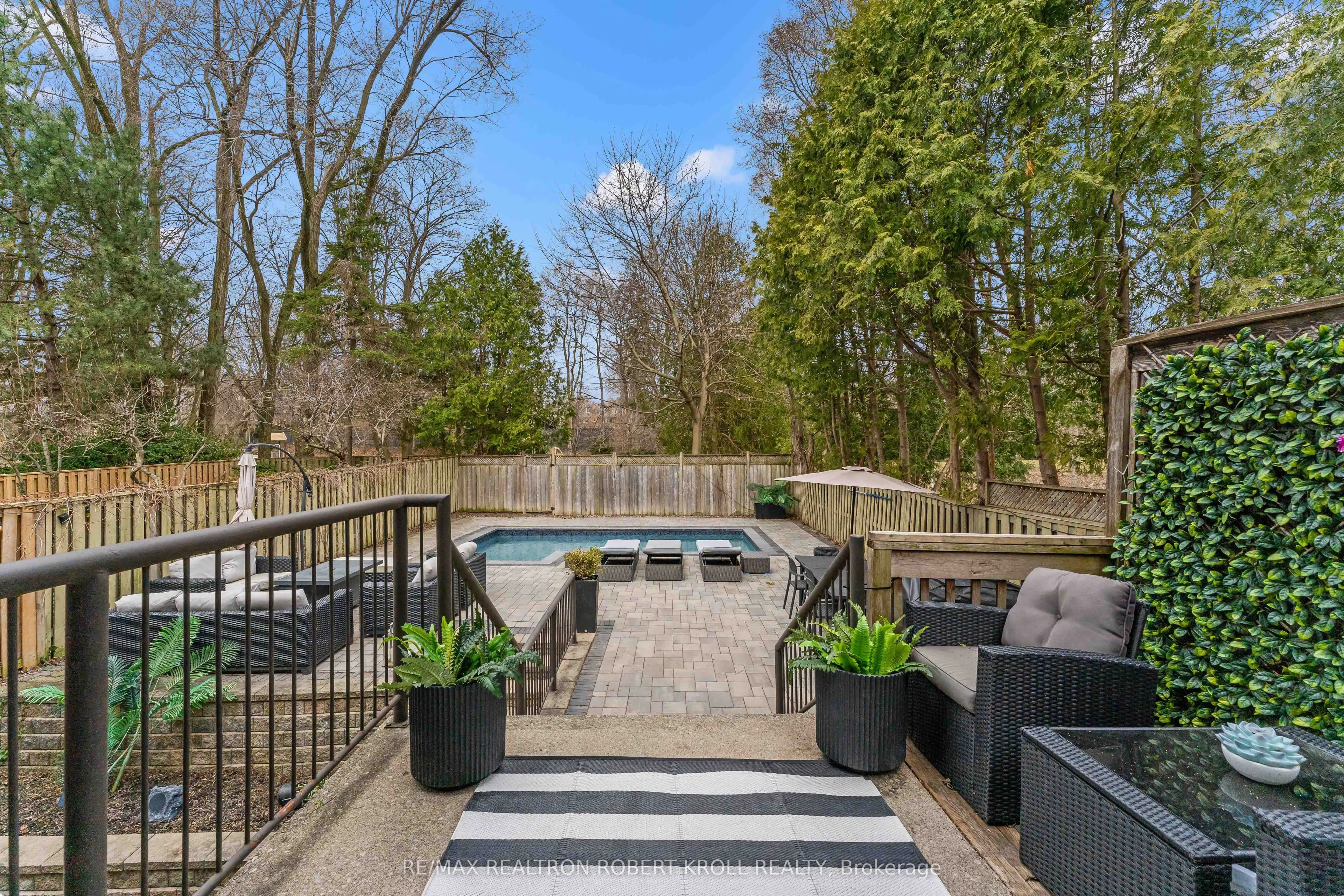 778 Avenue Road