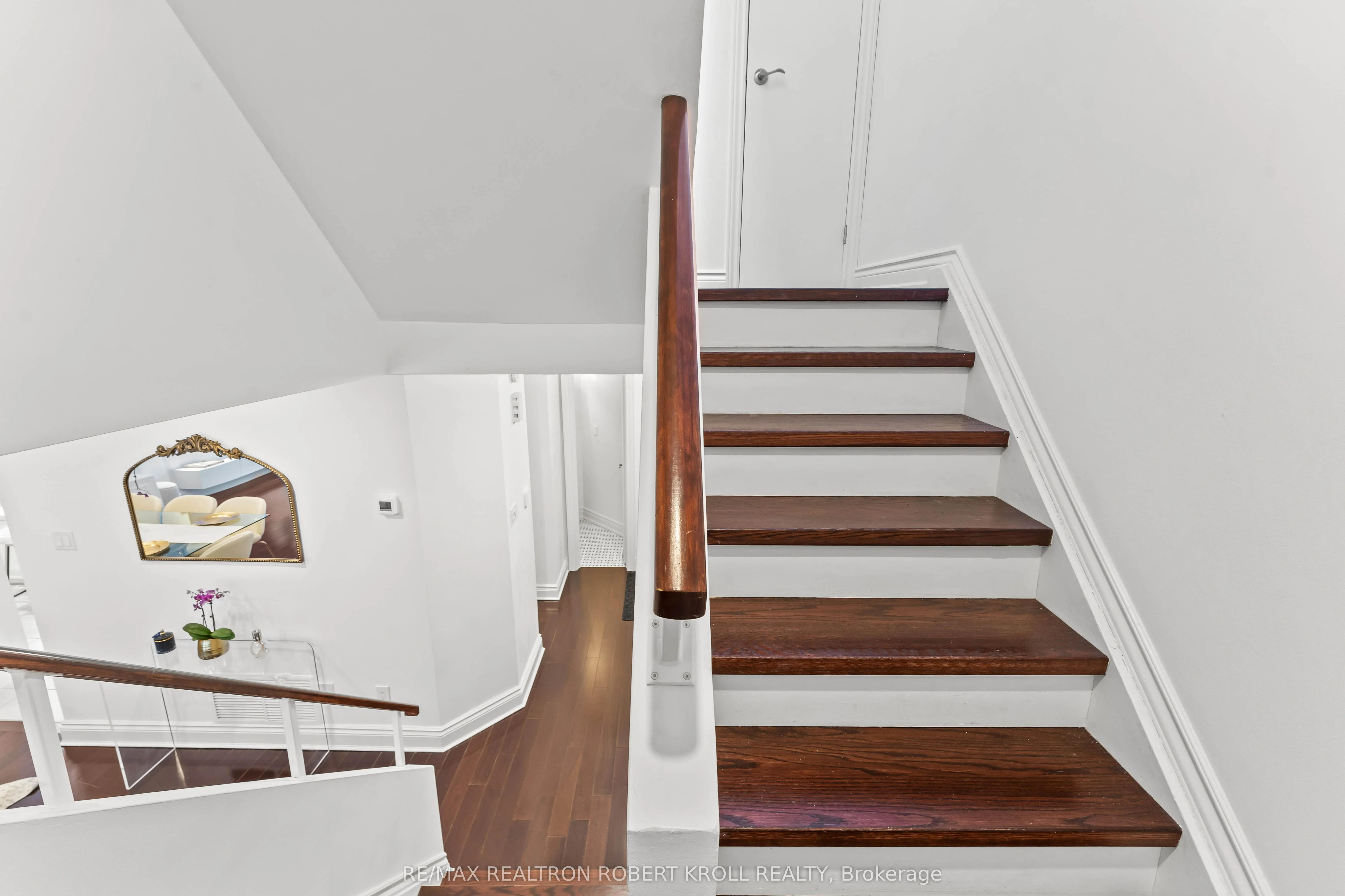778 Avenue Road