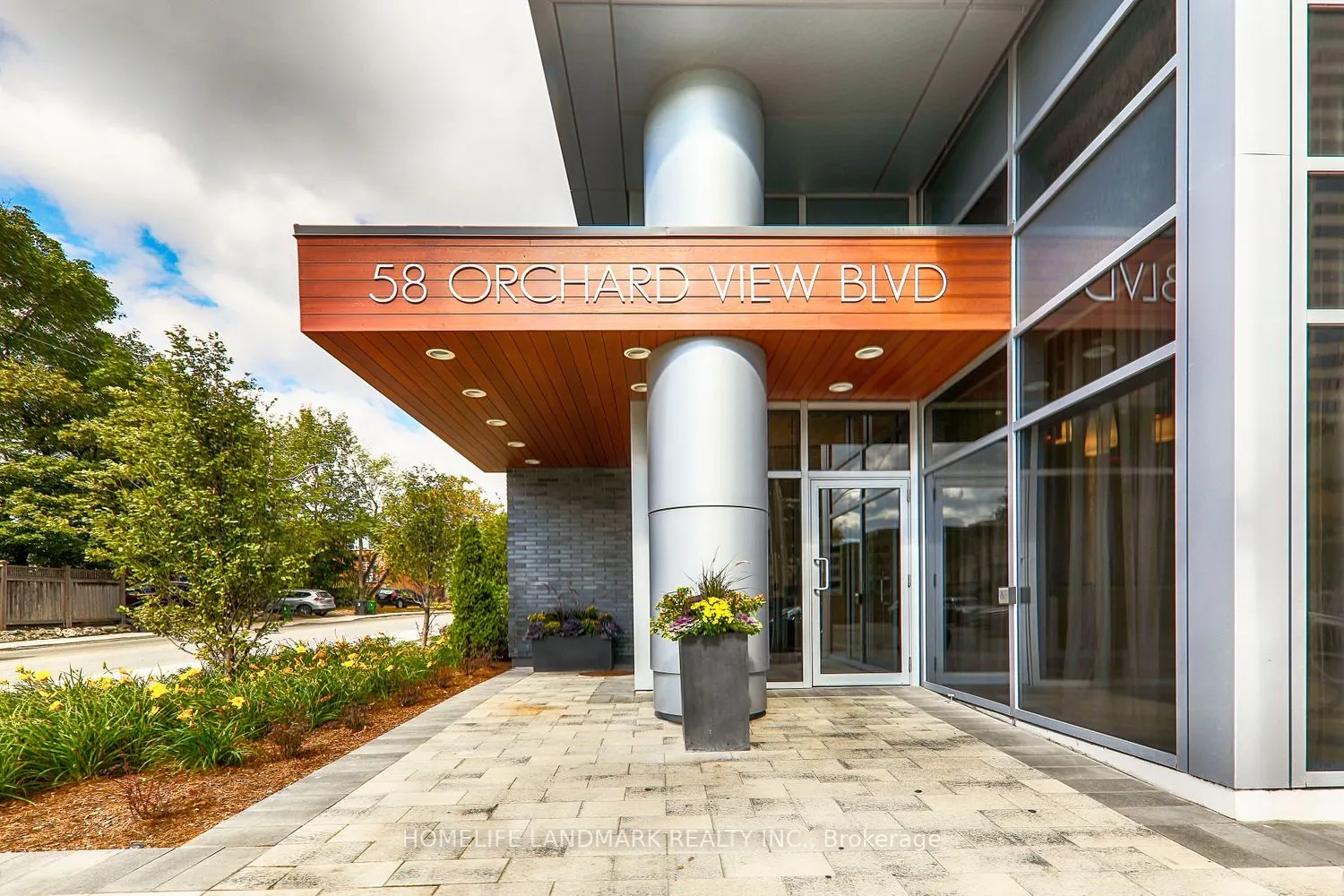 58 Orchard View Boulevard, #2005