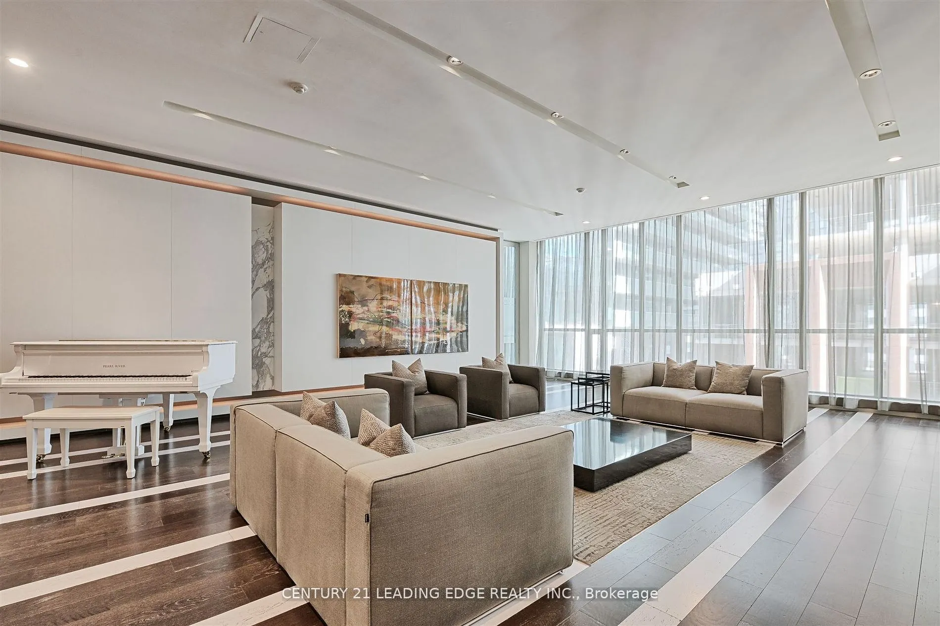 8 Charlotte Street, #405