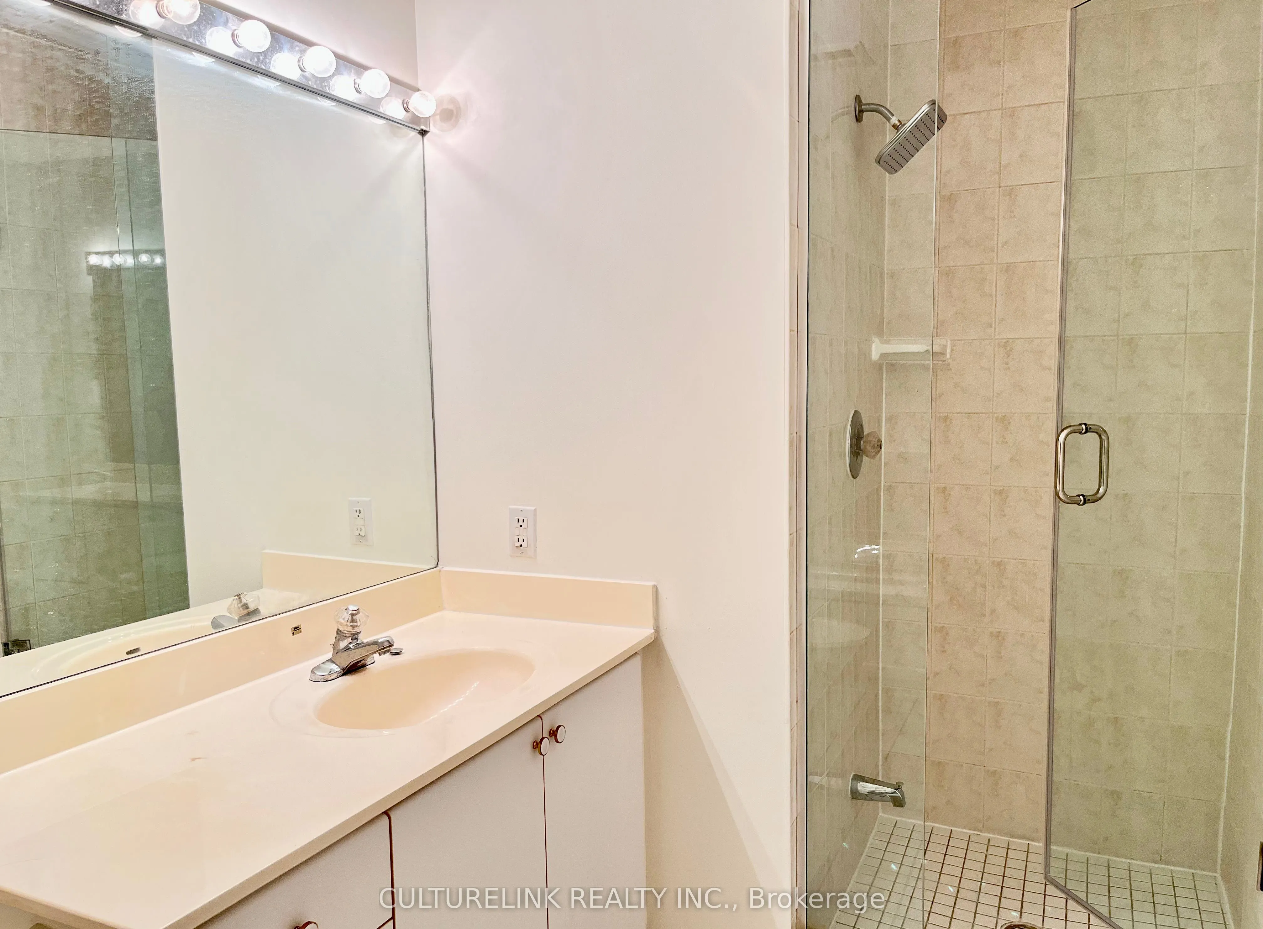 28 Sommerset Way, #1502