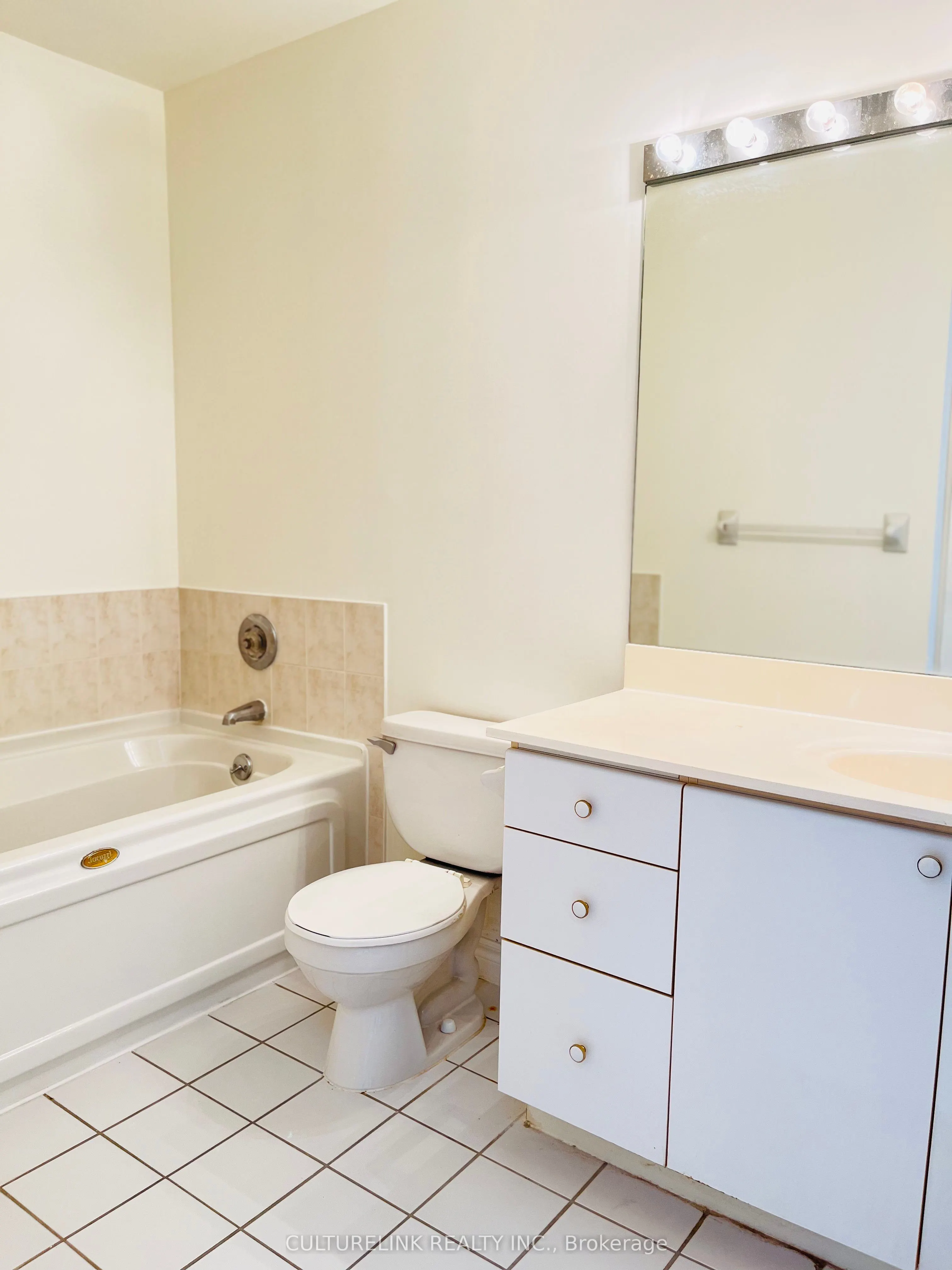 28 Sommerset Way, #1502