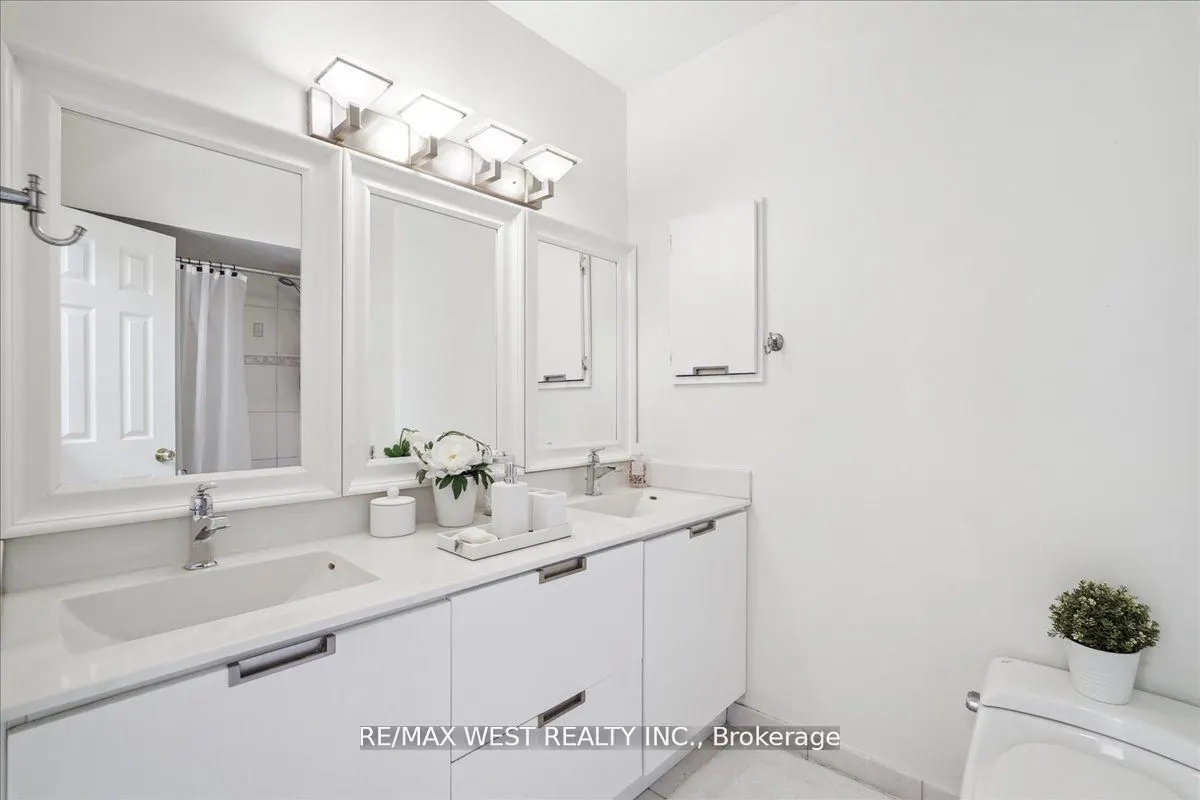 69 Upper Canada Drive, #2