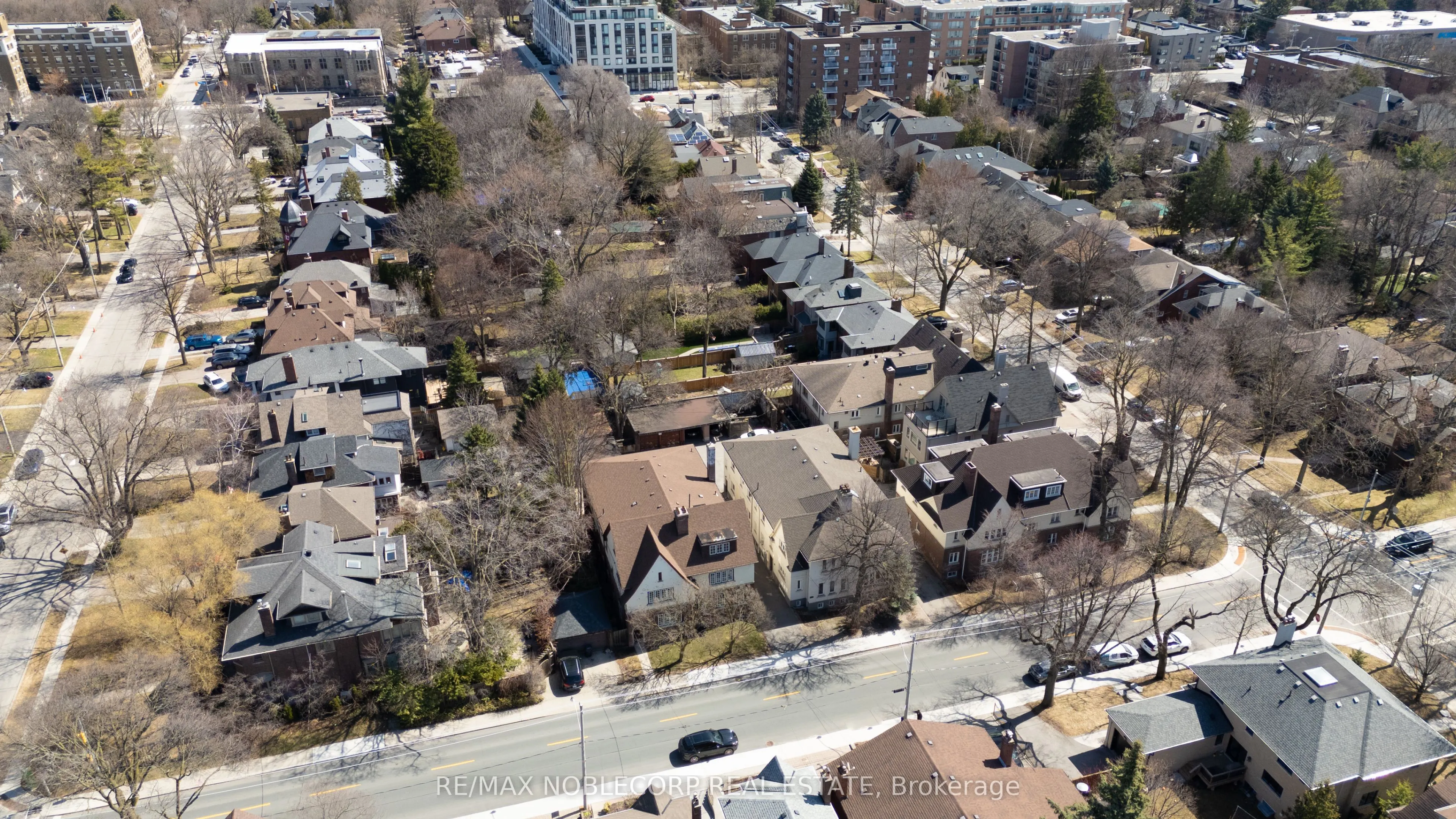 809-811 Duplex Avenue