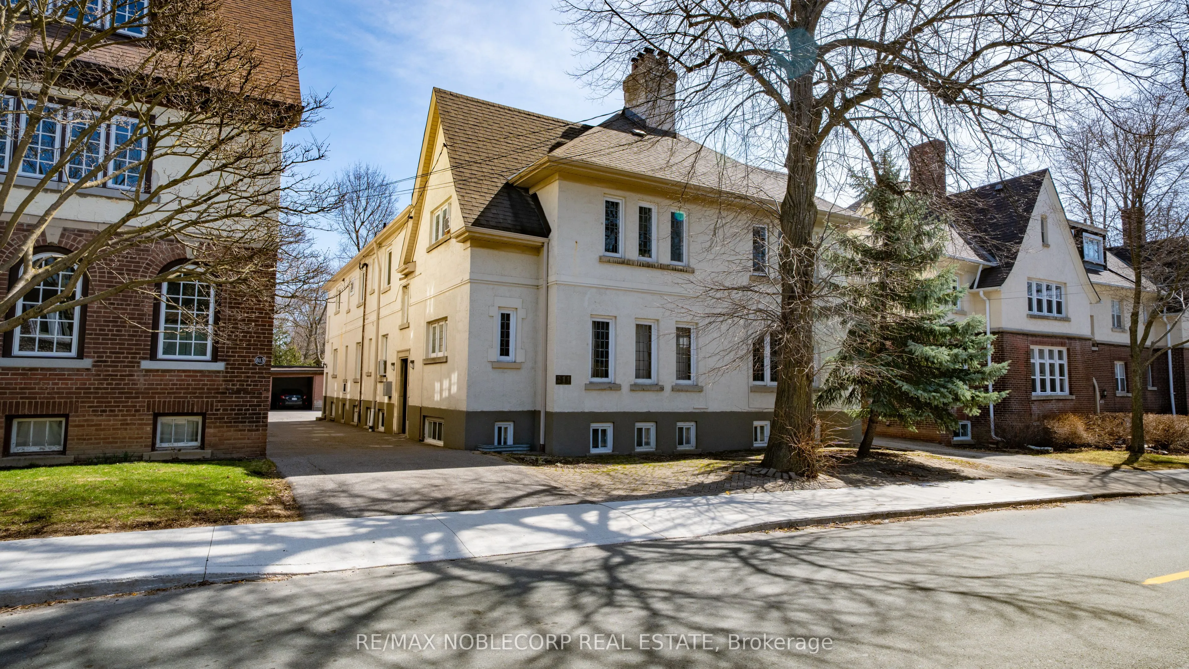 809-811 Duplex Avenue