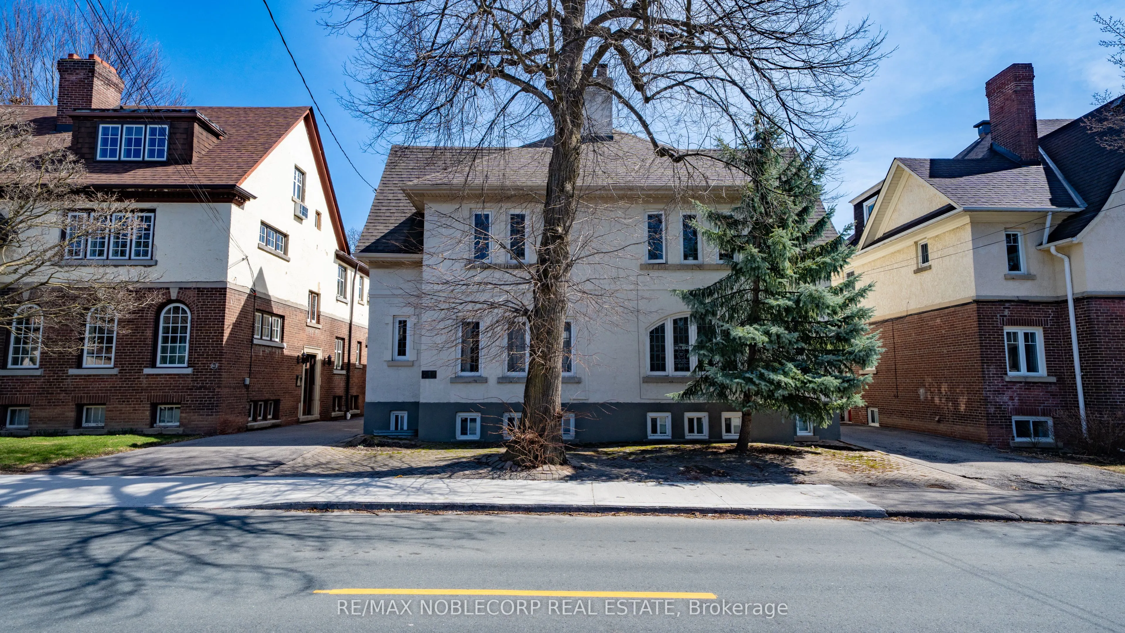 809-811 Duplex Avenue