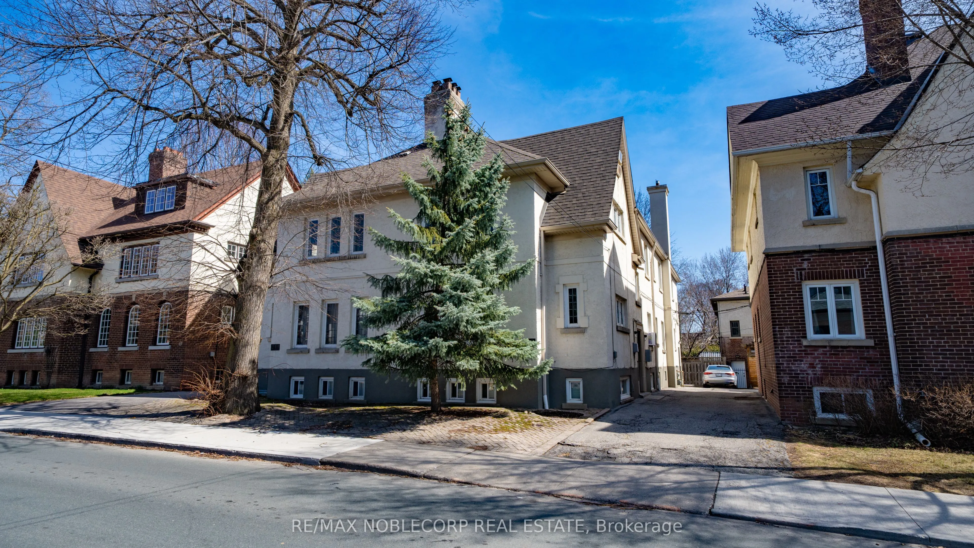 809-811 Duplex Avenue