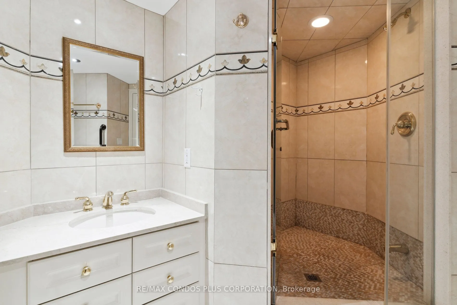 401 Queens Quay W, #512