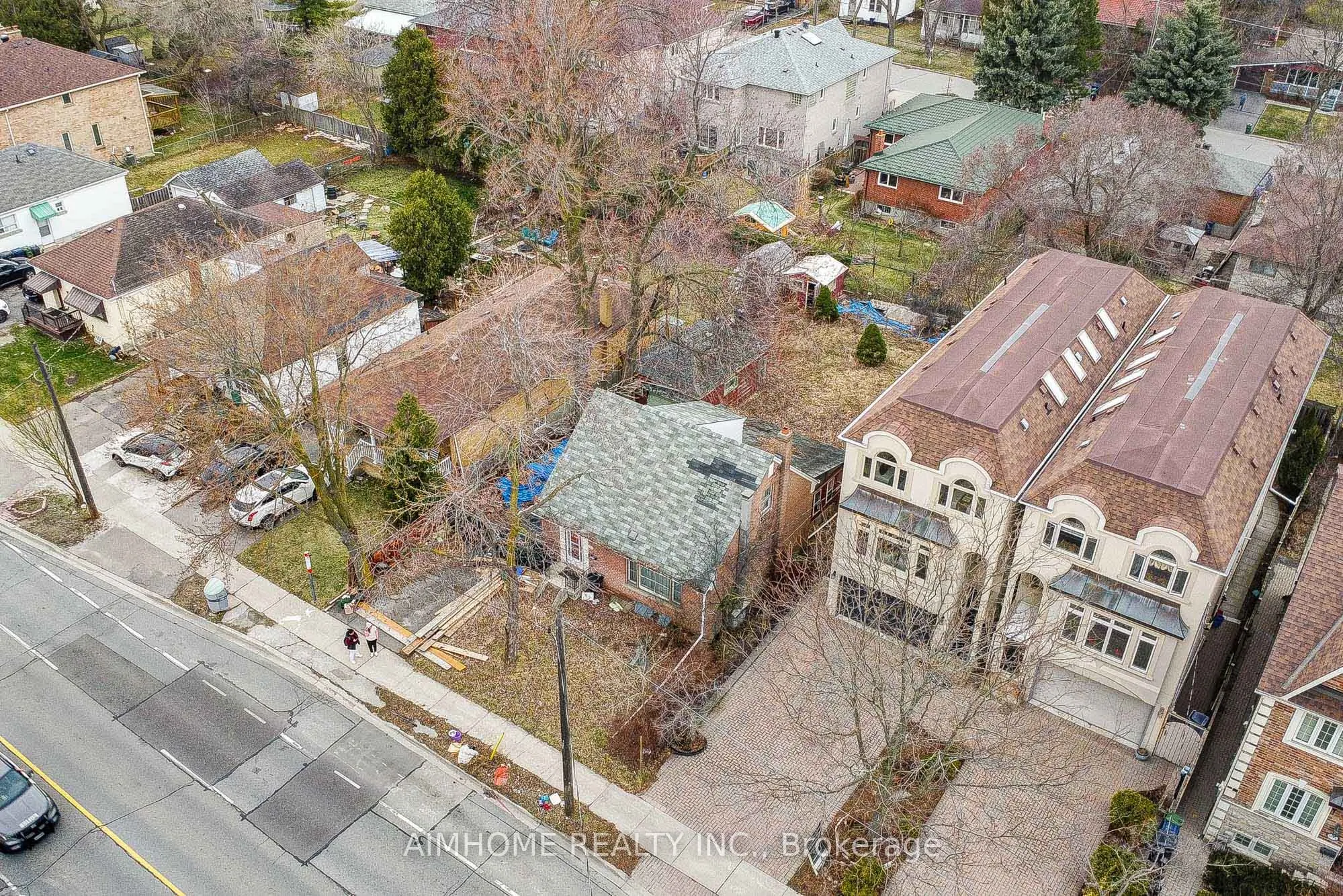 192 Finch Avenue E