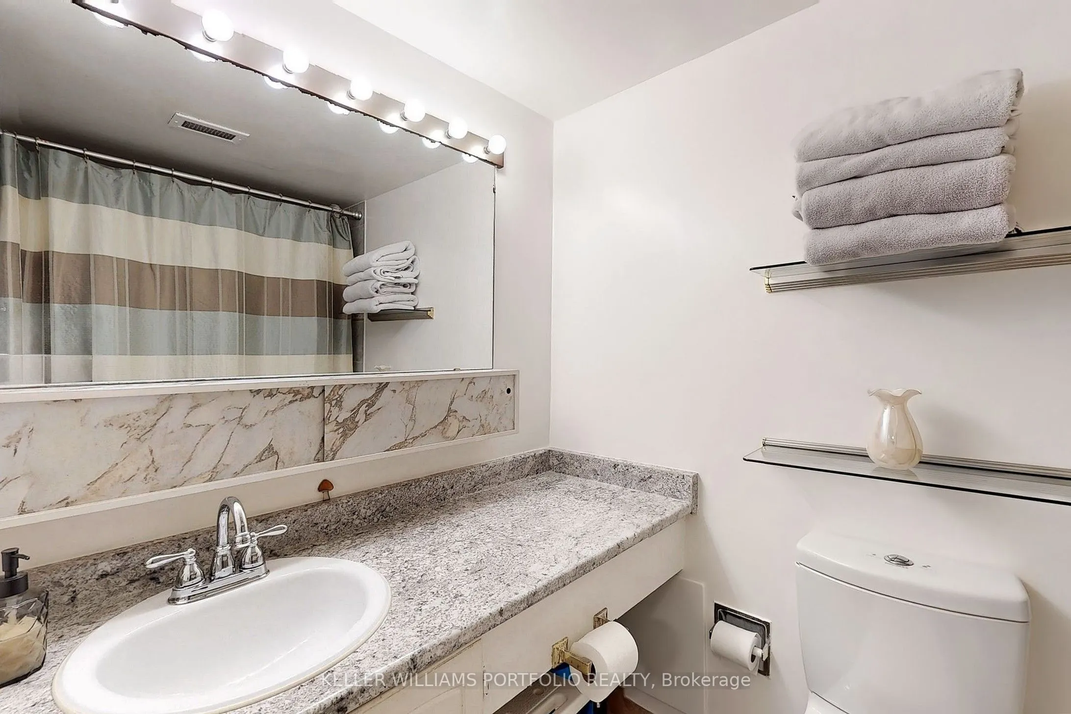 720 Spadina Avenue, #1510