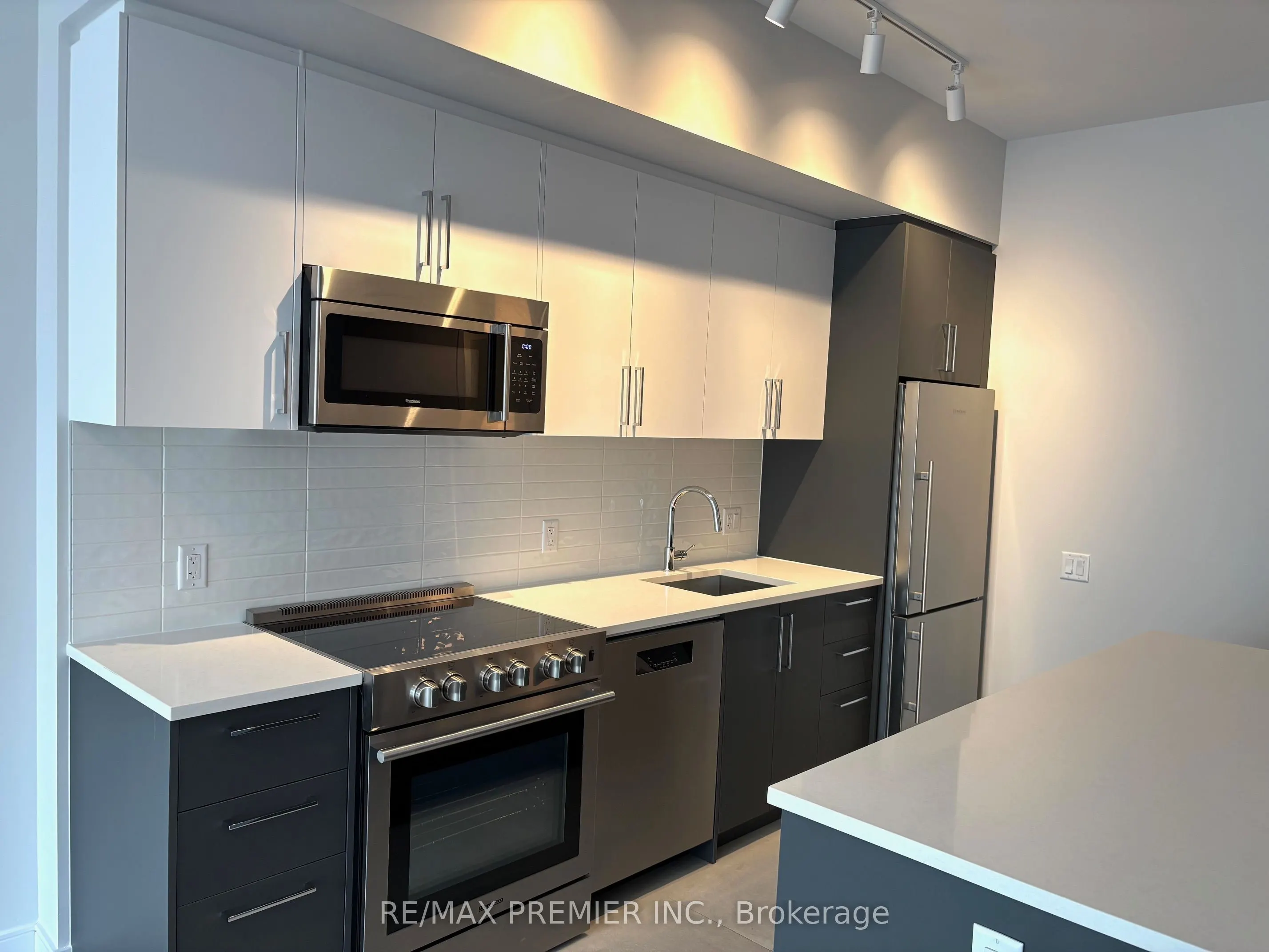 664 Spadina Avenue #505