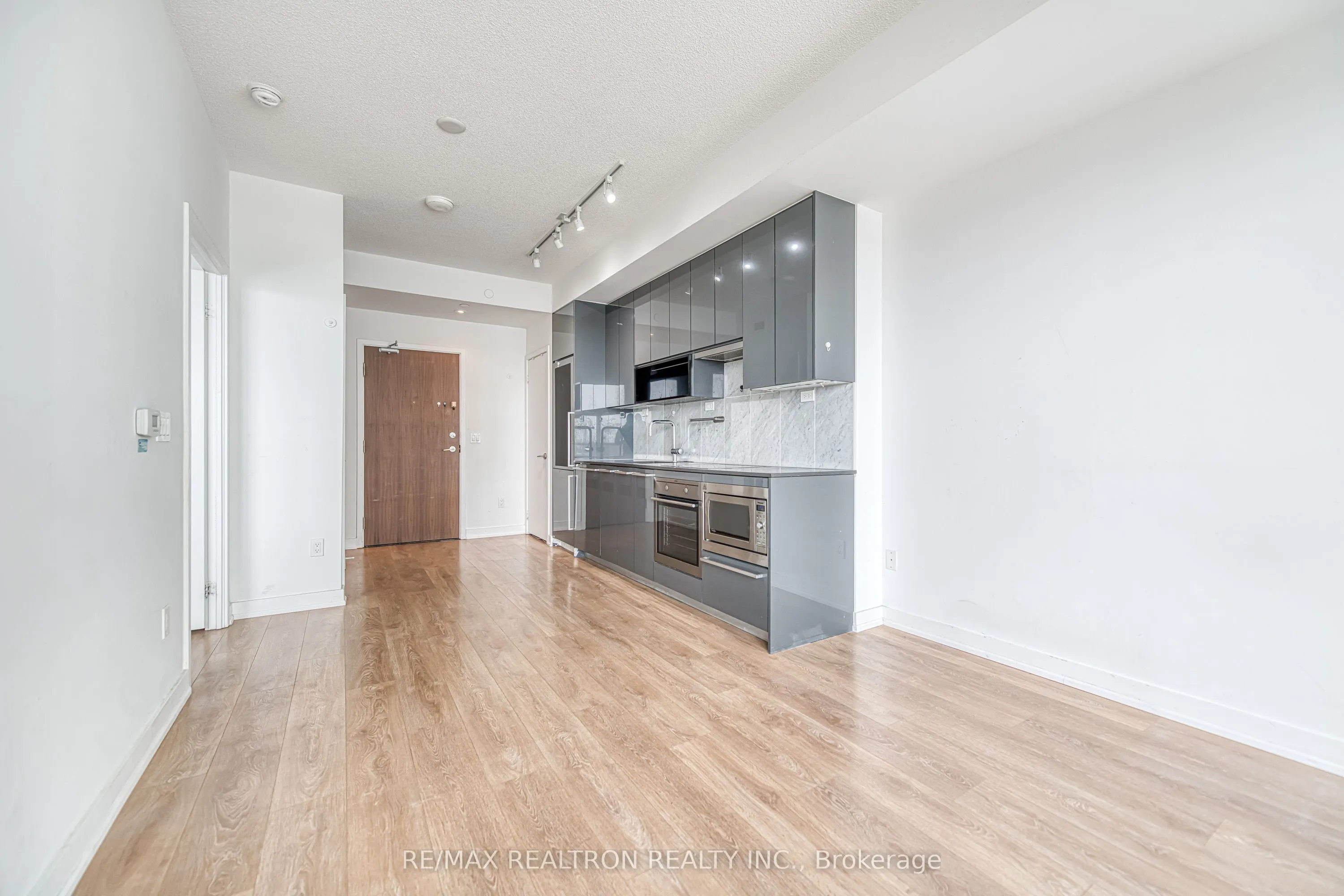115 Mcmahon Drive #2606